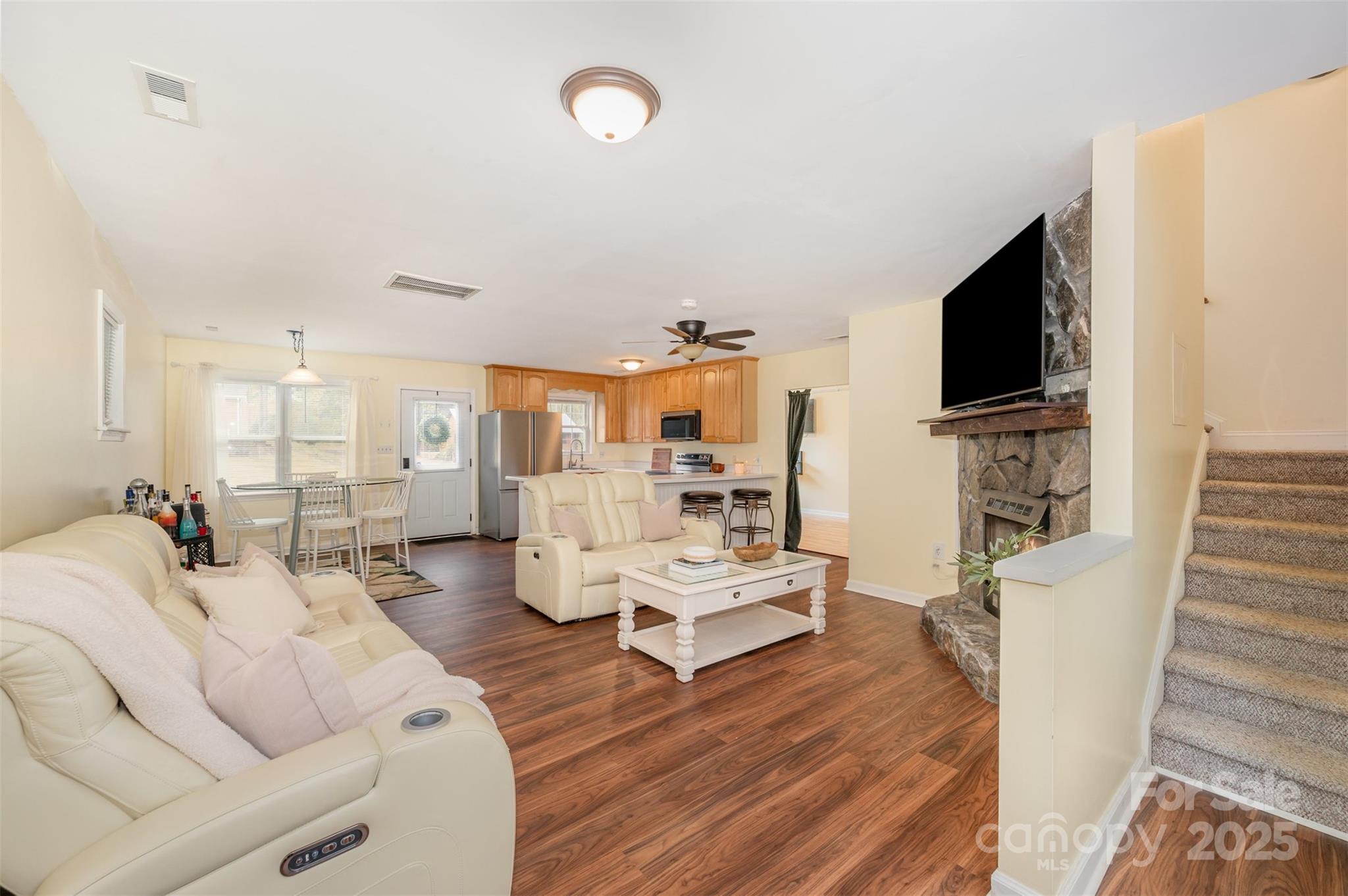 1008 Oak Trail Circle