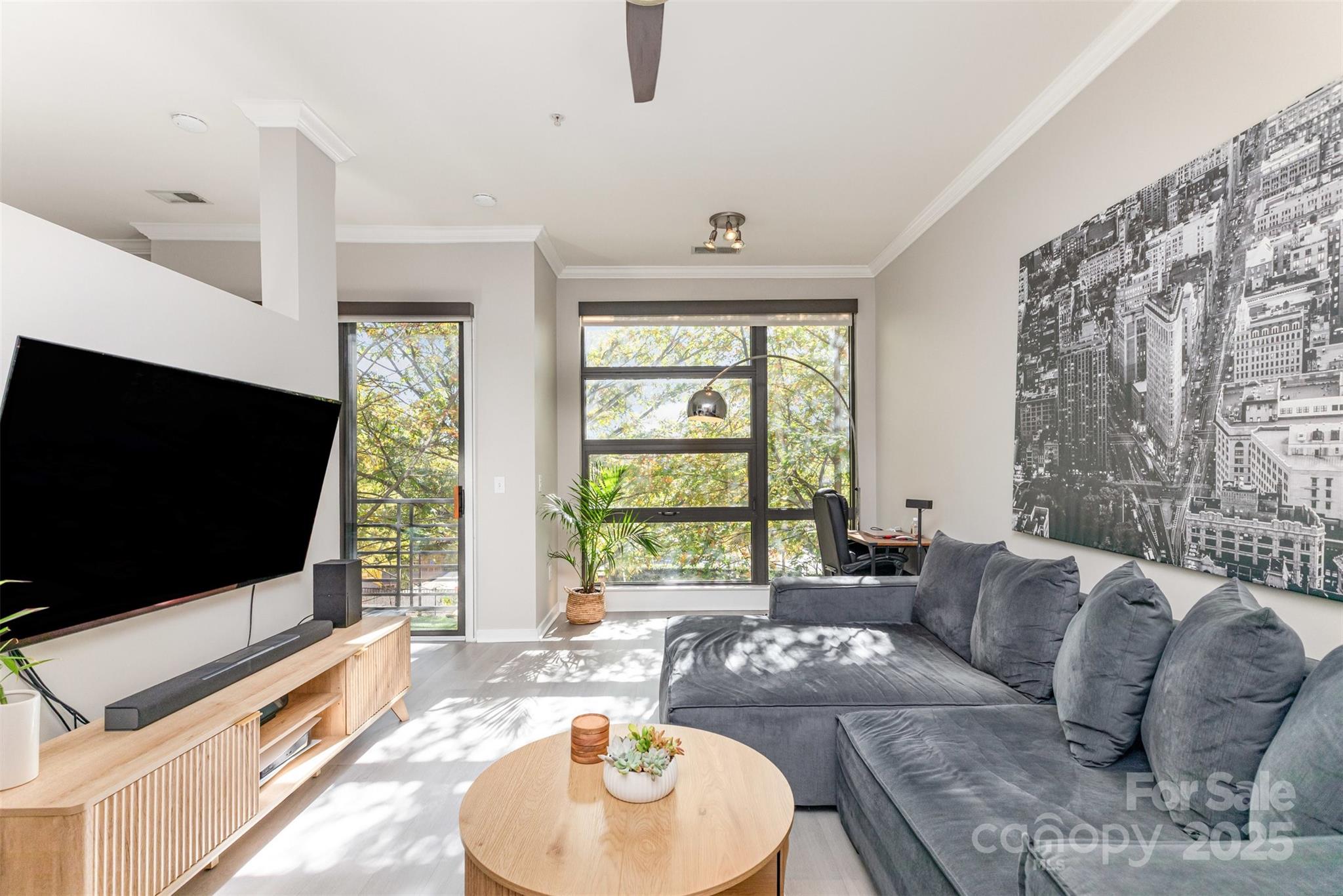 525 E 6th Street Unit: 212