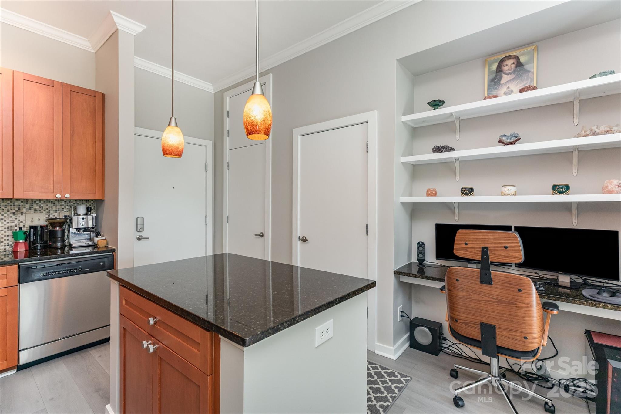 525 E 6th Street Unit: 212