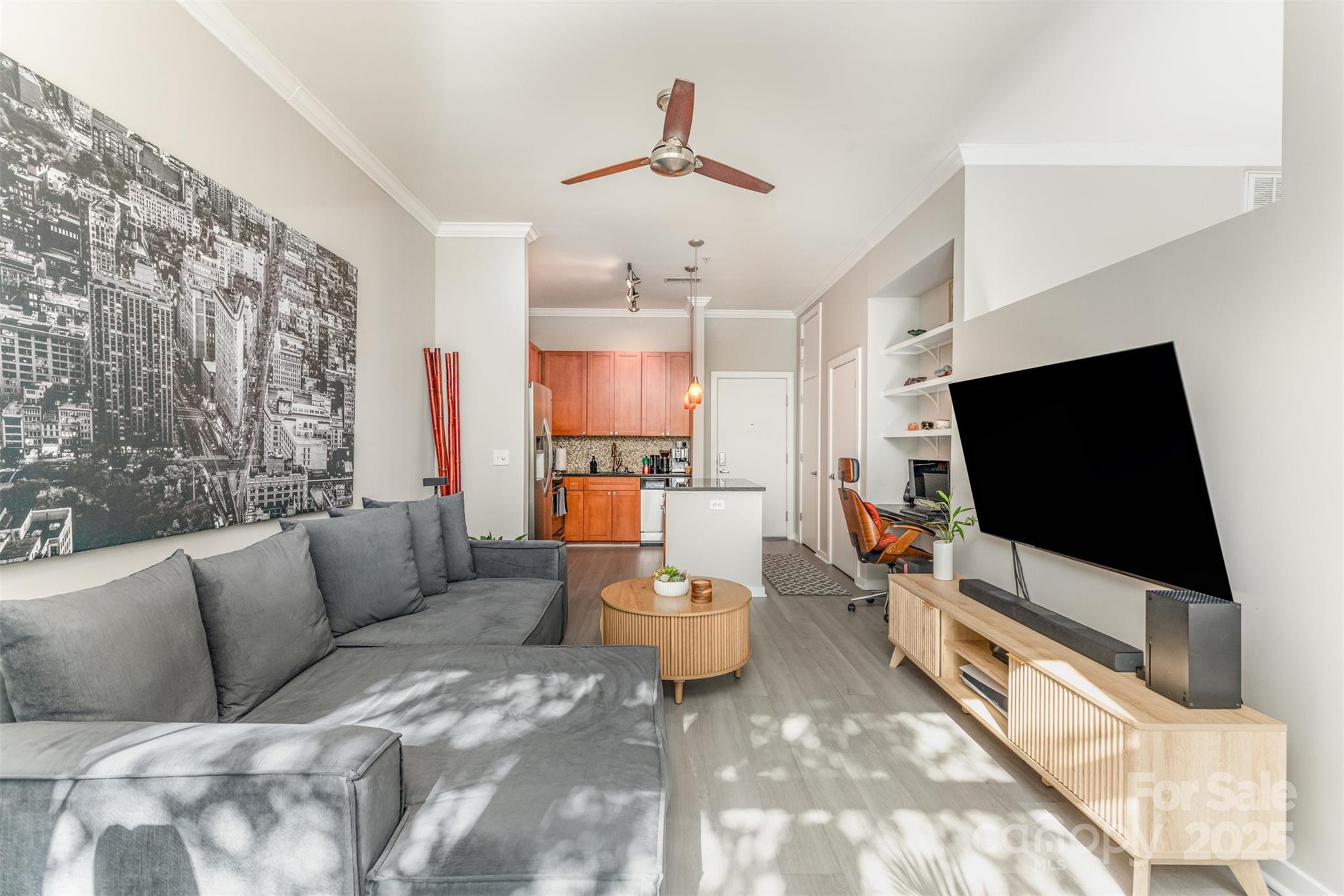 525 E 6th Street Unit: 212