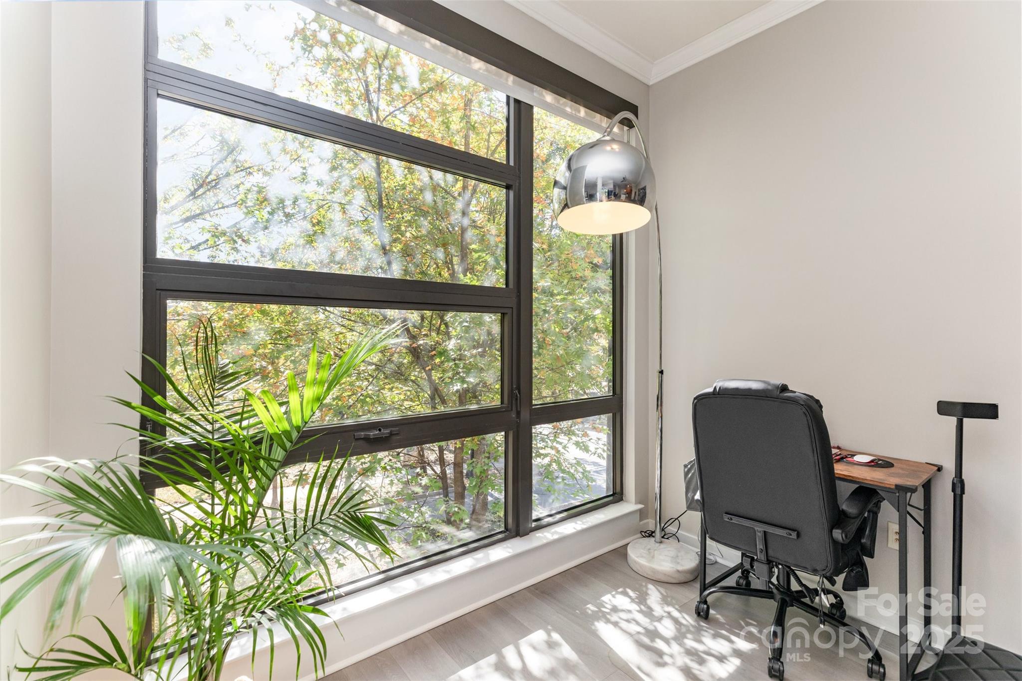 525 E 6th Street Unit: 212