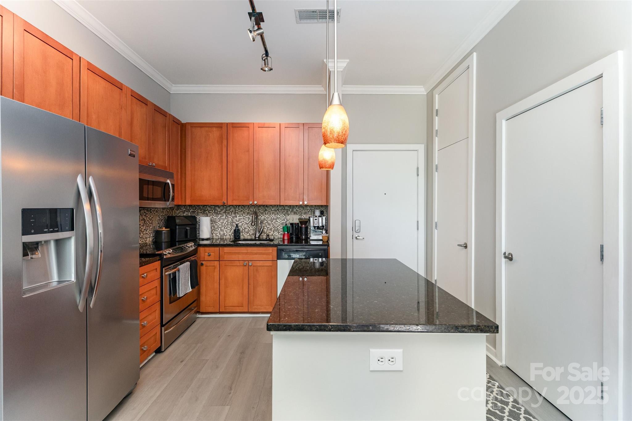 525 E 6th Street Unit: 212