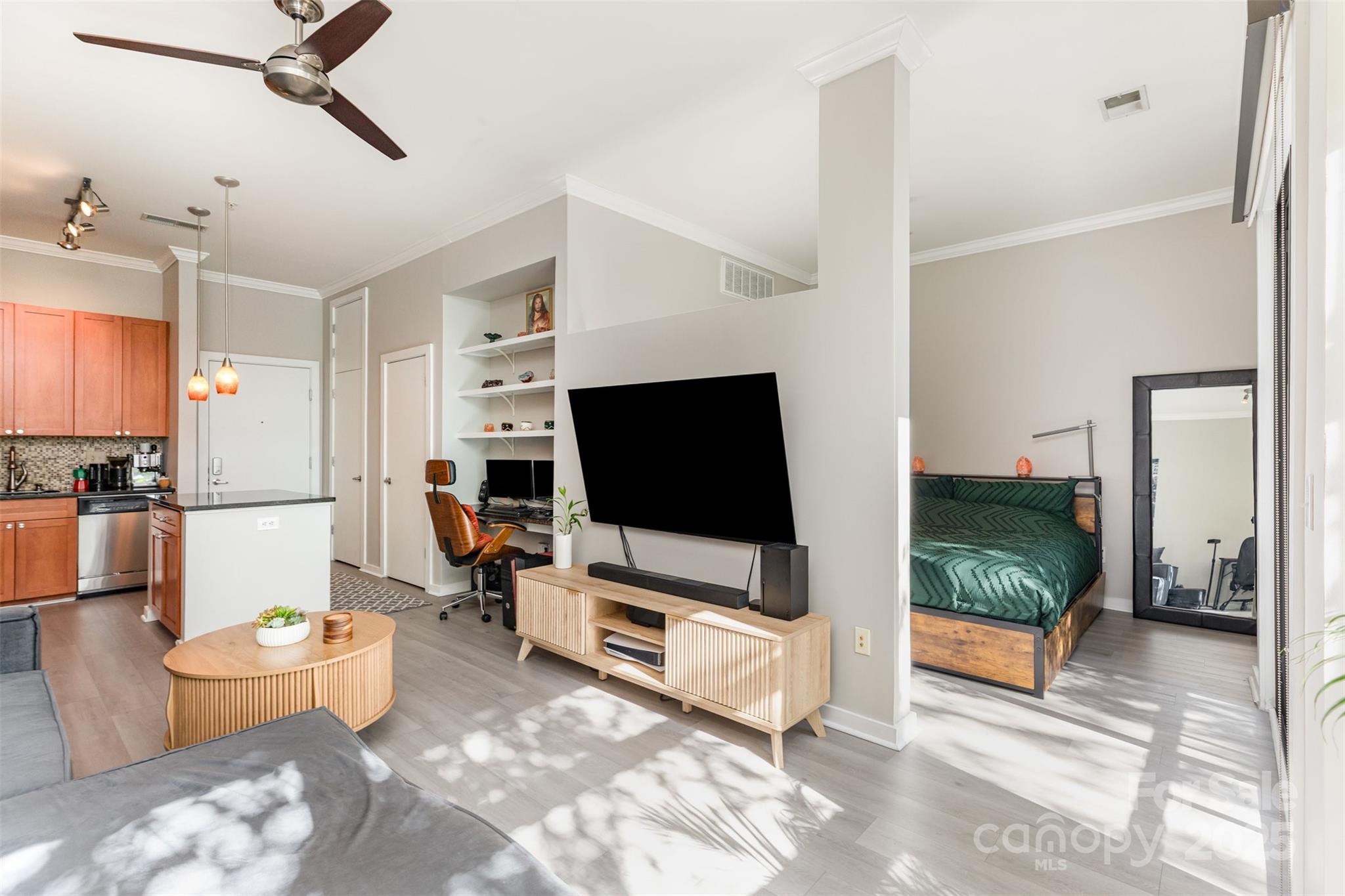 525 E 6th Street Unit: 212