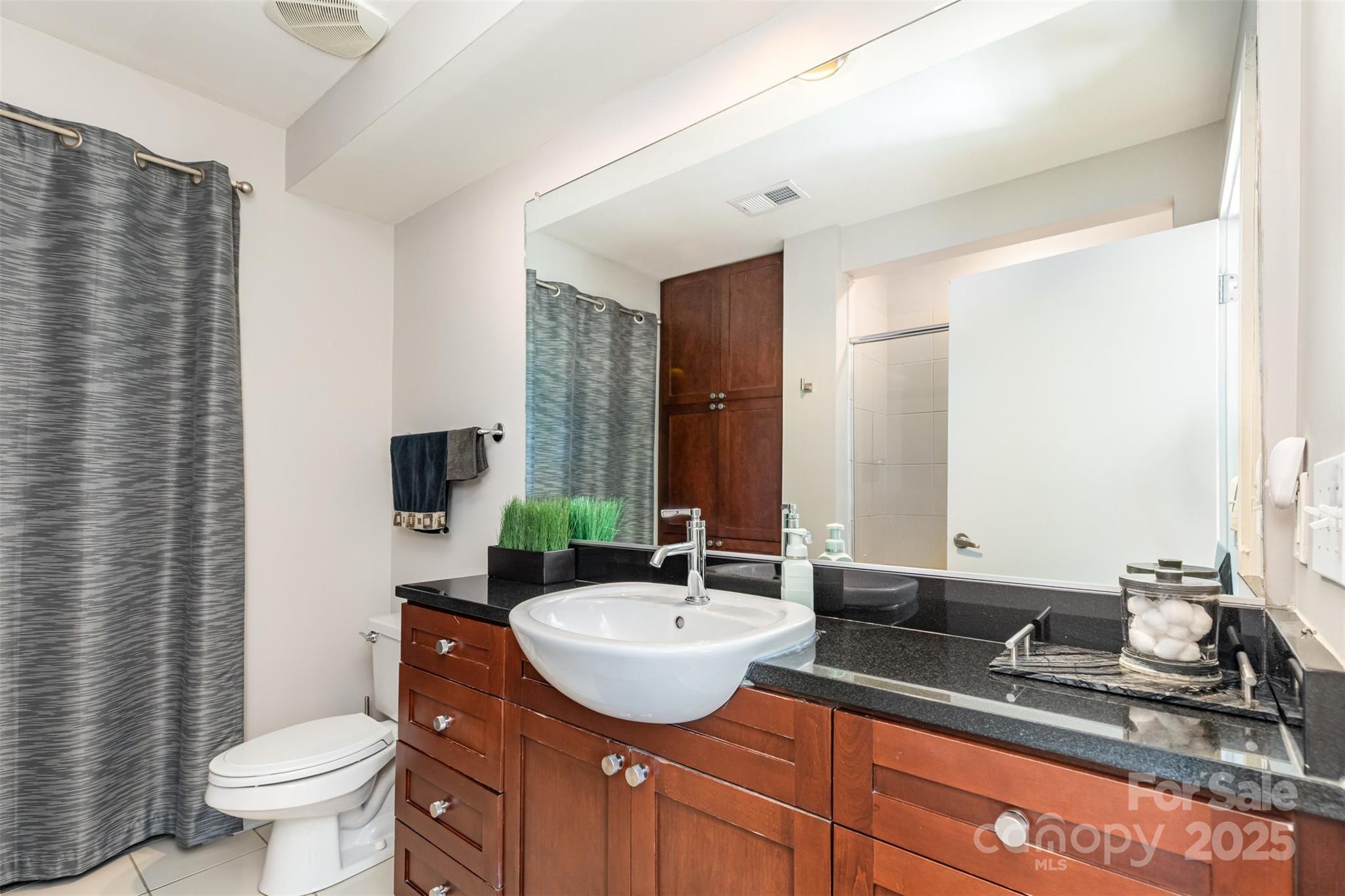 525 E 6th Street Unit: 212