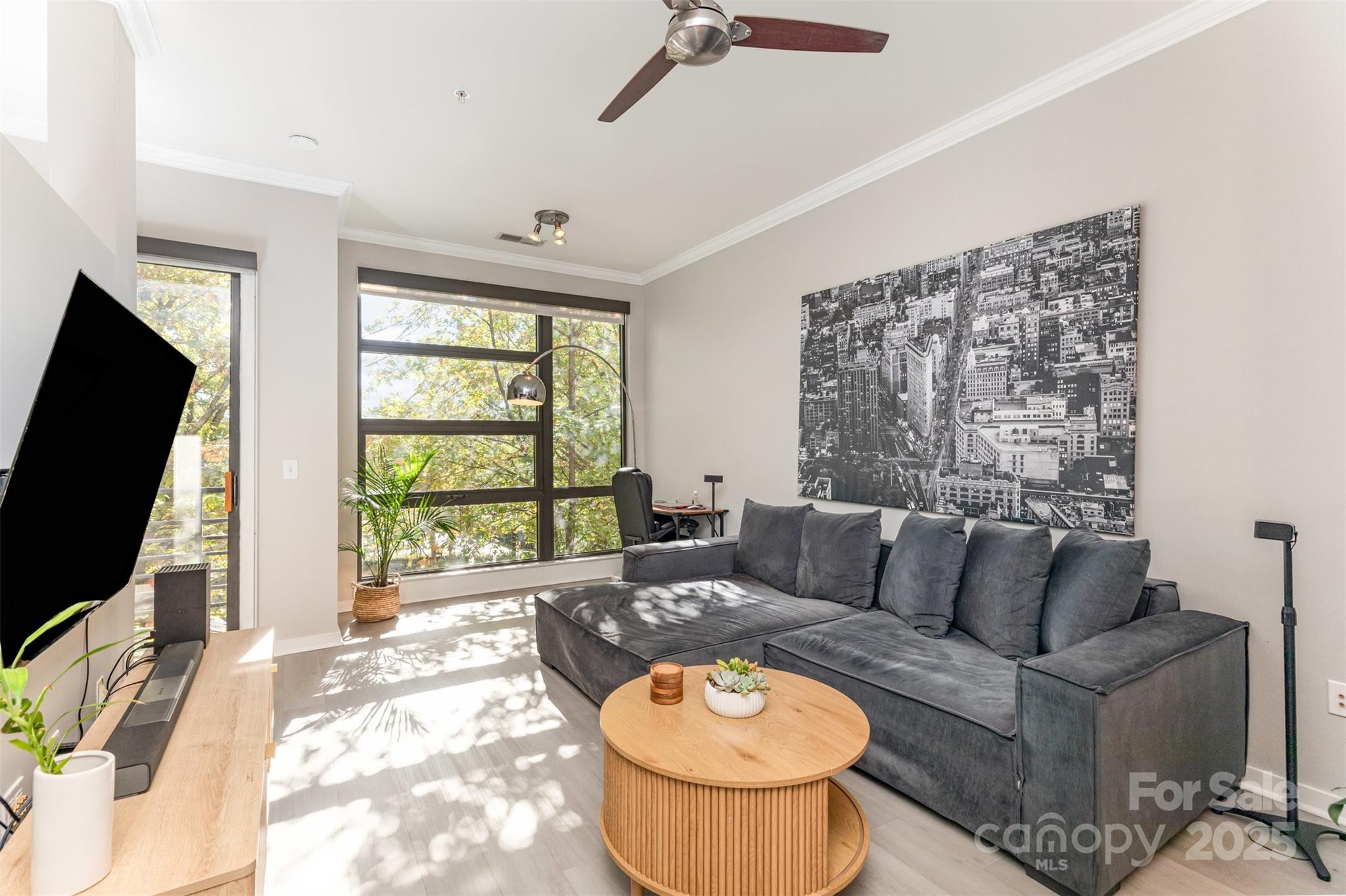 525 E 6th Street Unit: 212