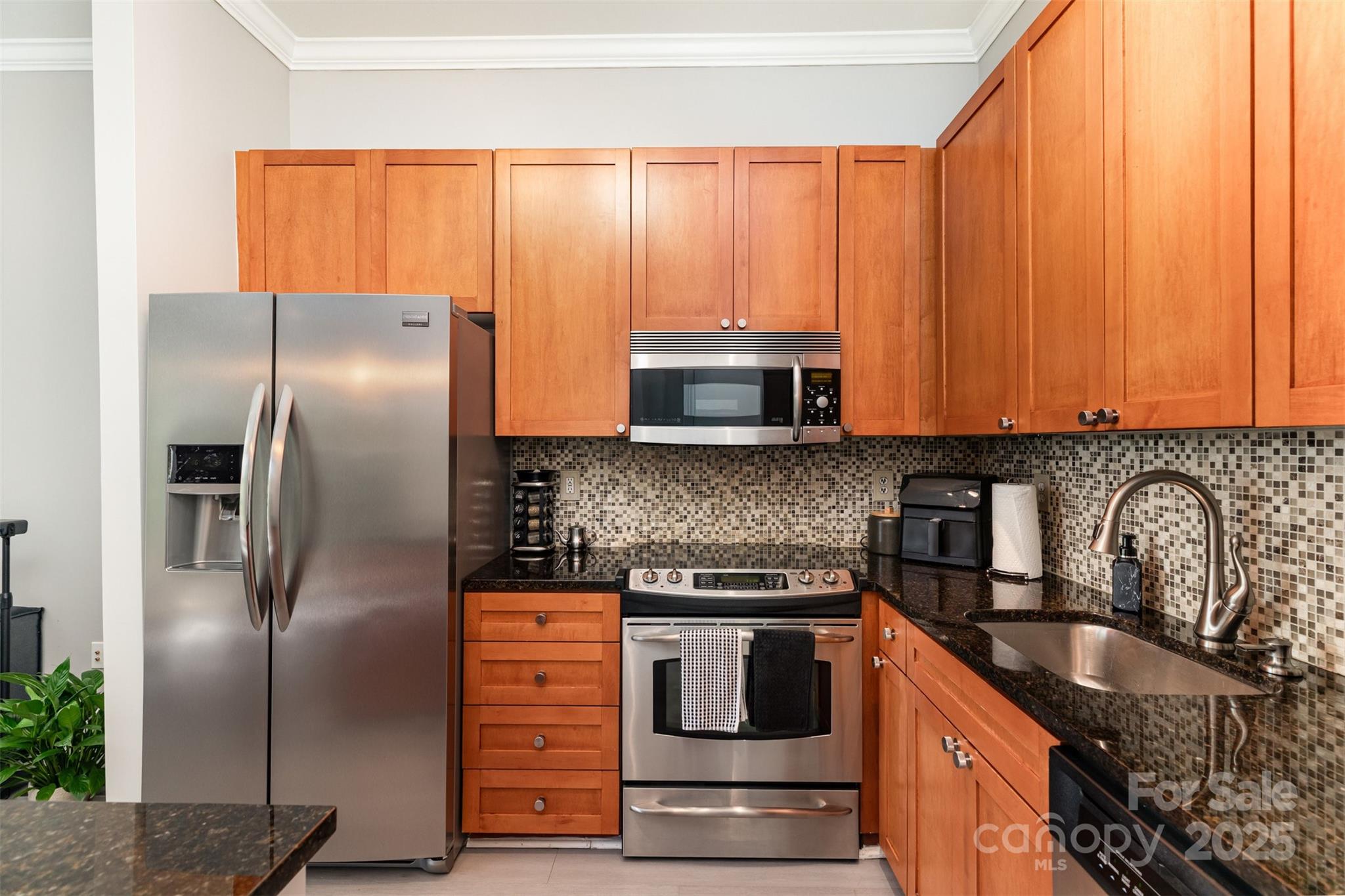 525 E 6th Street Unit: 212