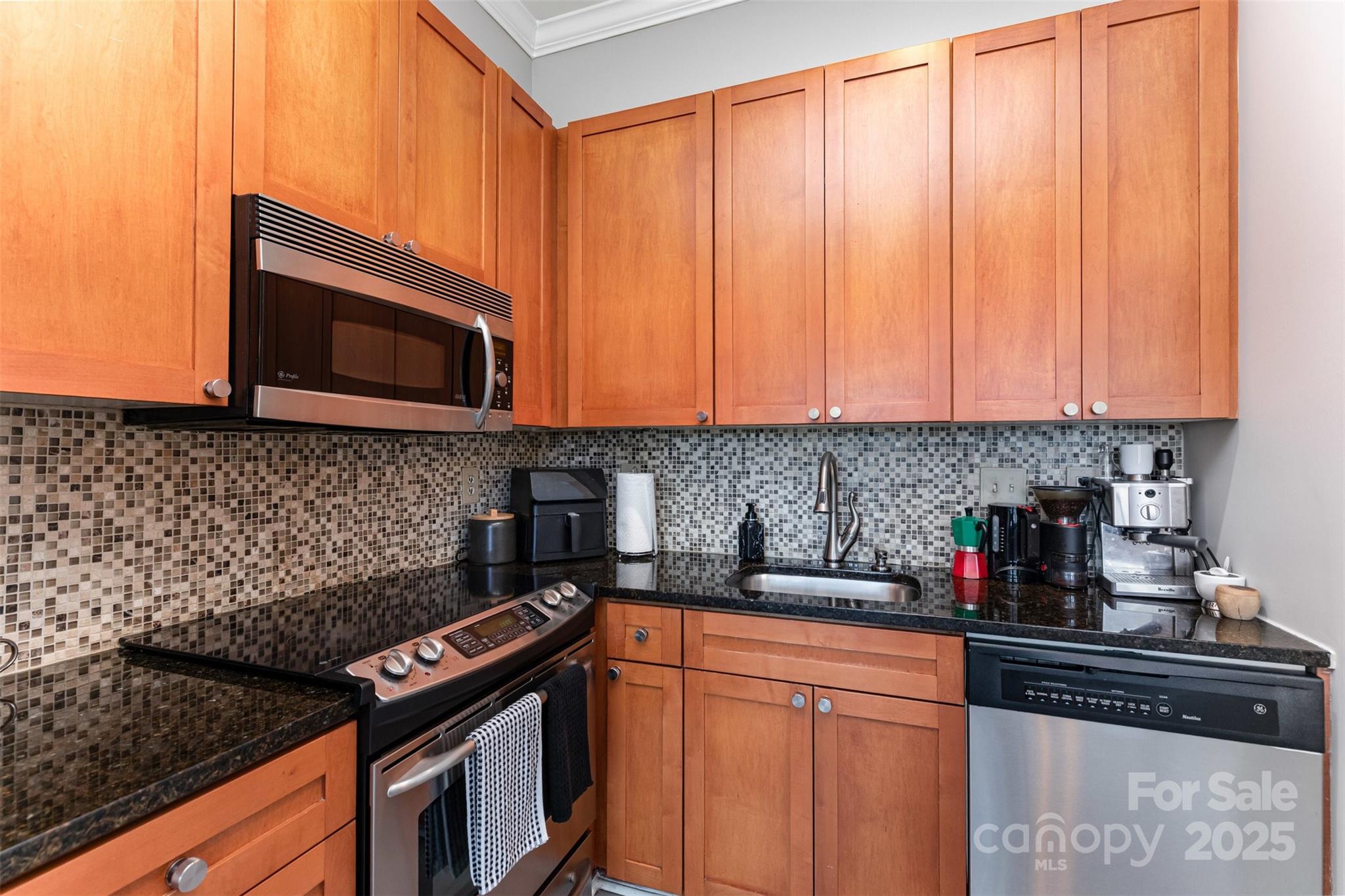 525 E 6th Street Unit: 212