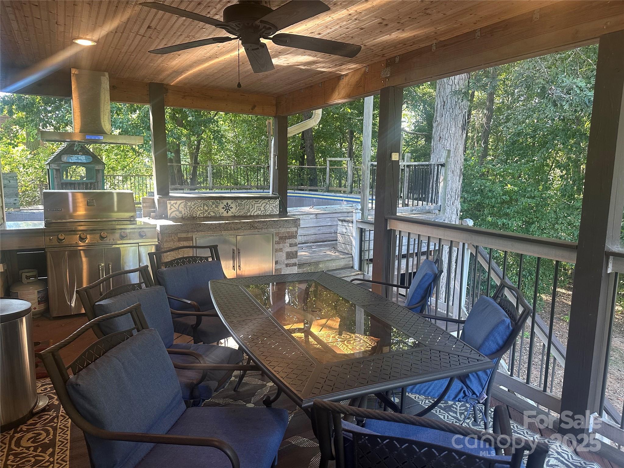 122 Mariner Pointe Lane