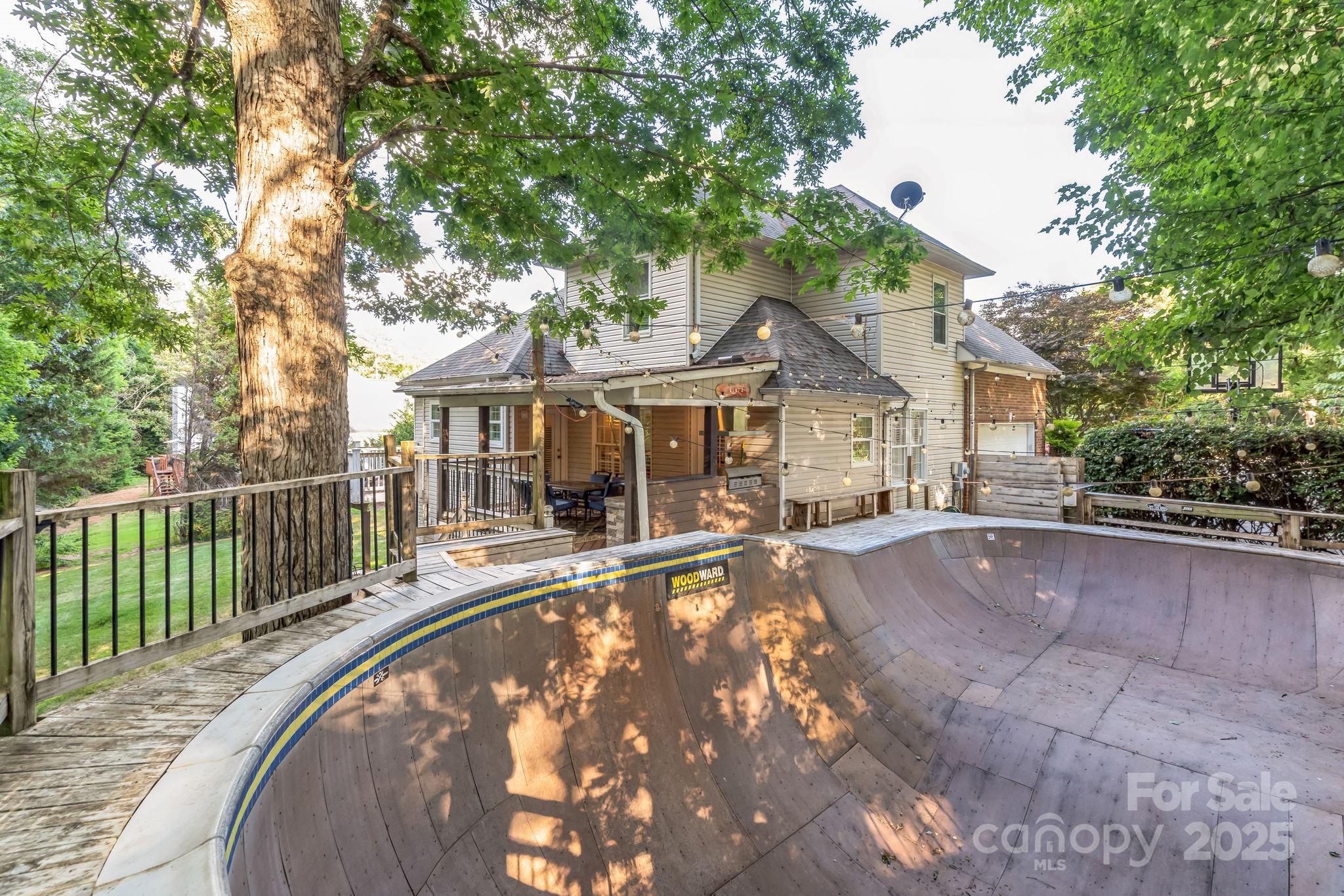 122 Mariner Pointe Lane