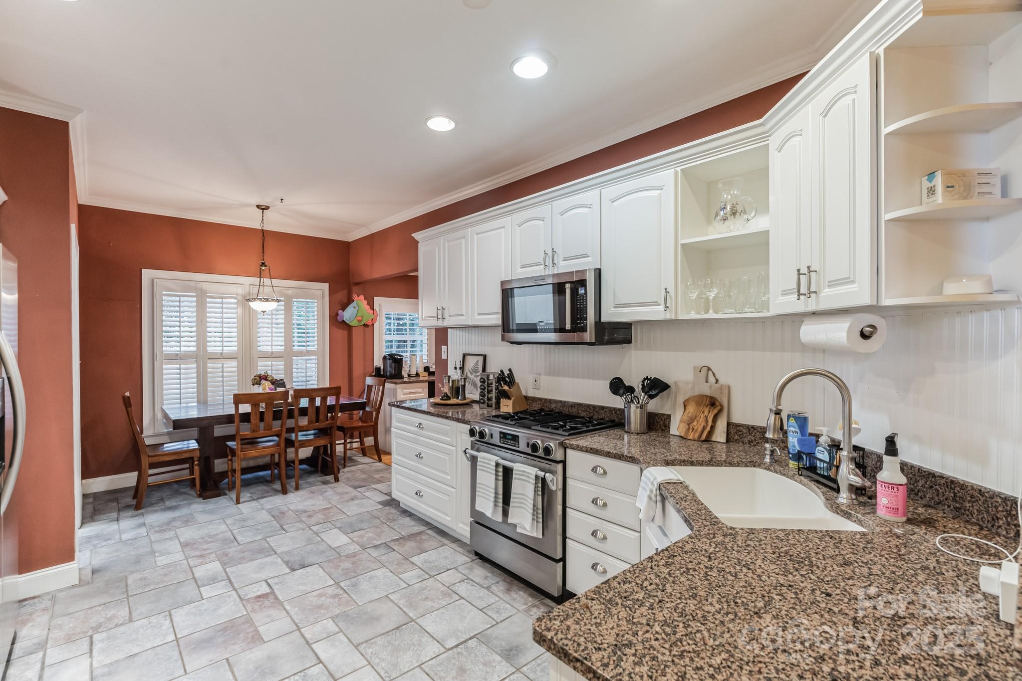 122 Mariner Pointe Lane