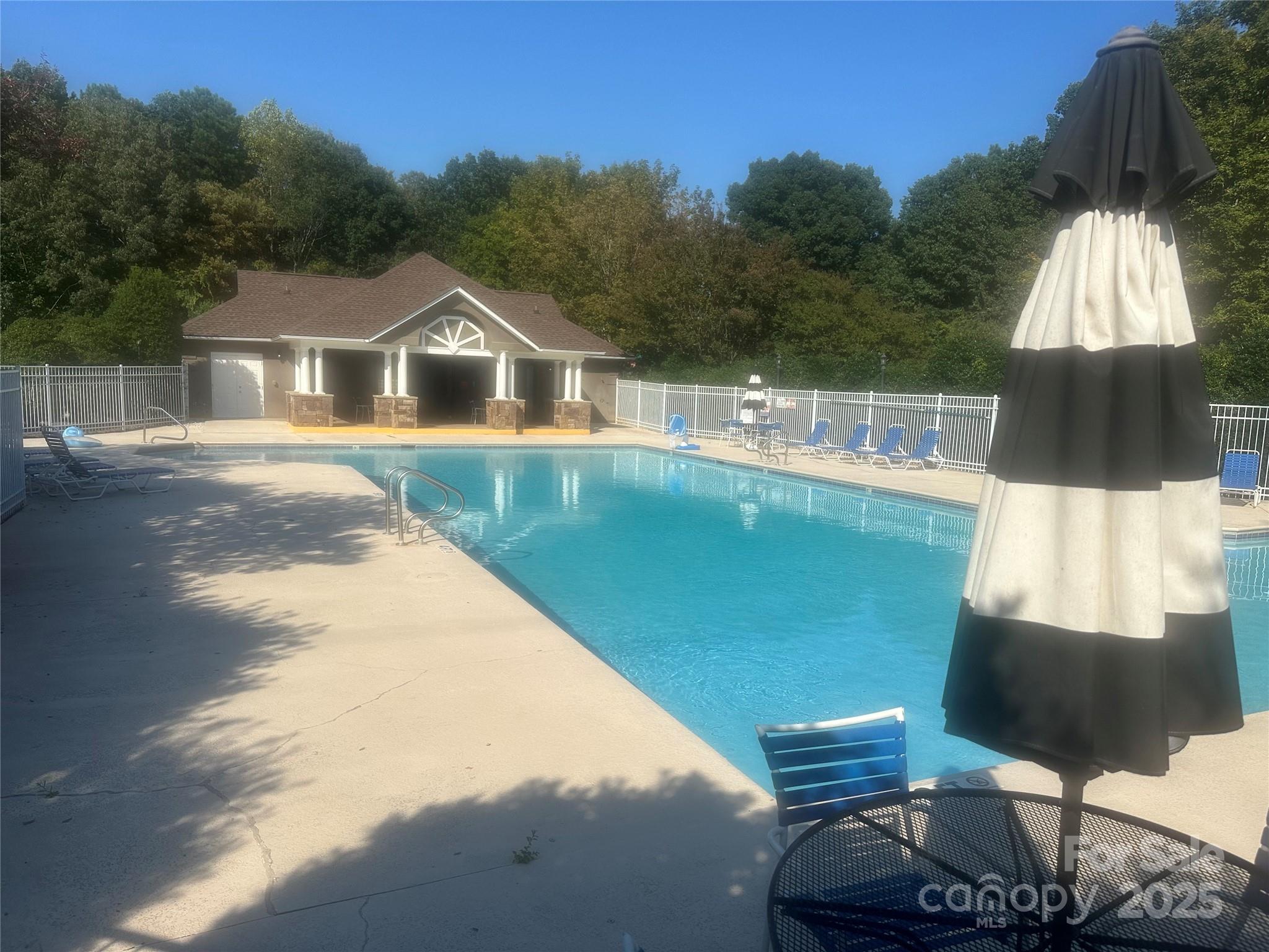 122 Mariner Pointe Lane