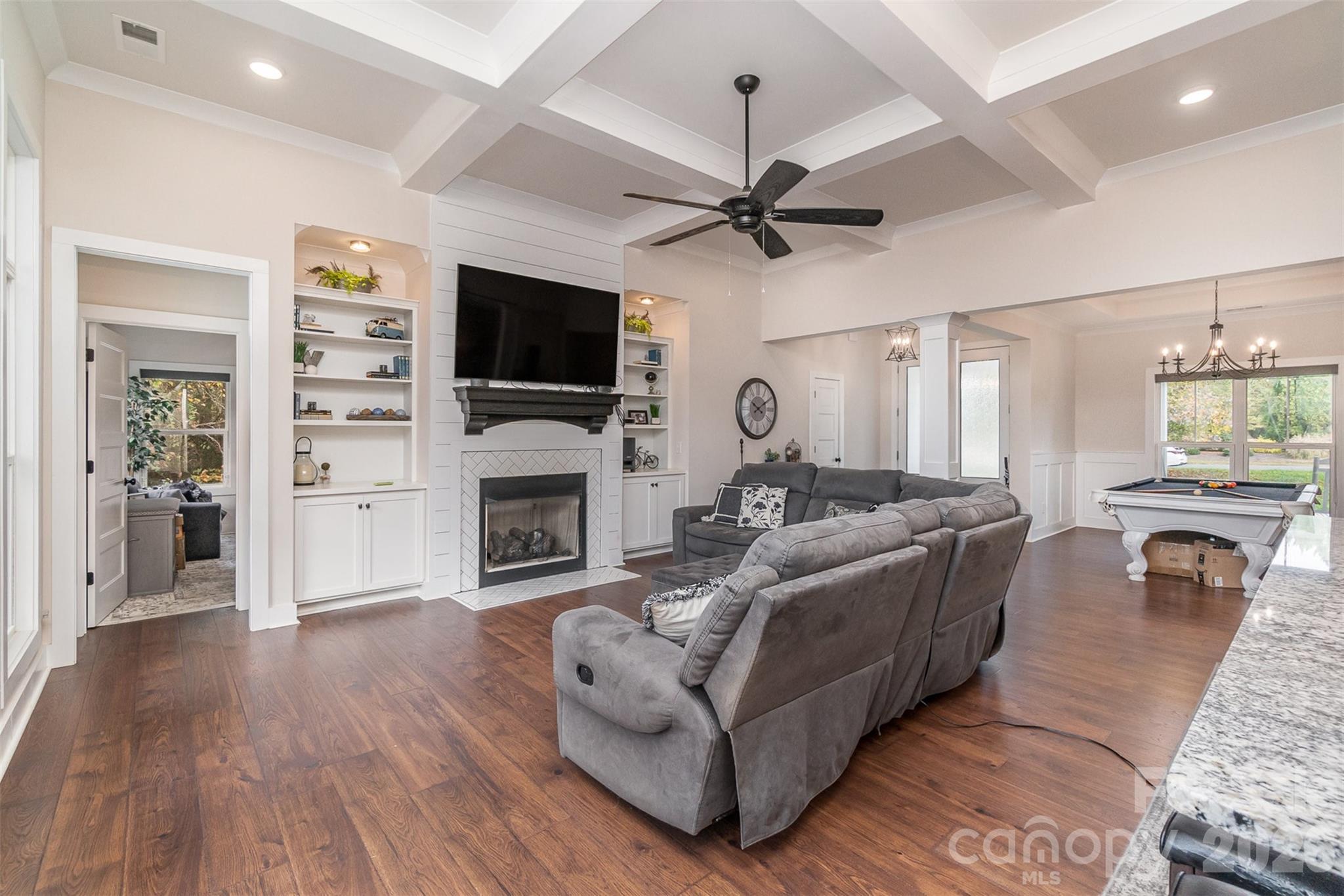 1851 White Fawn Lane