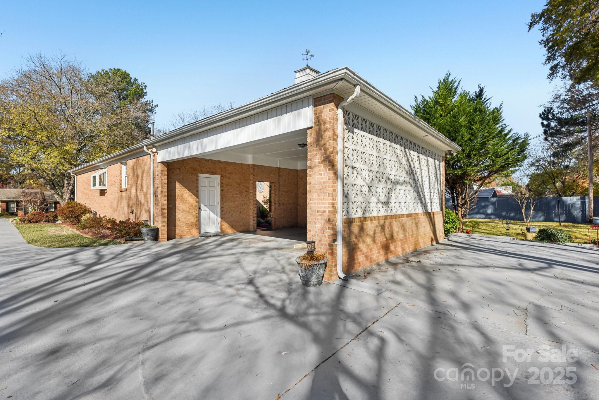 14200 Springwater Drive
