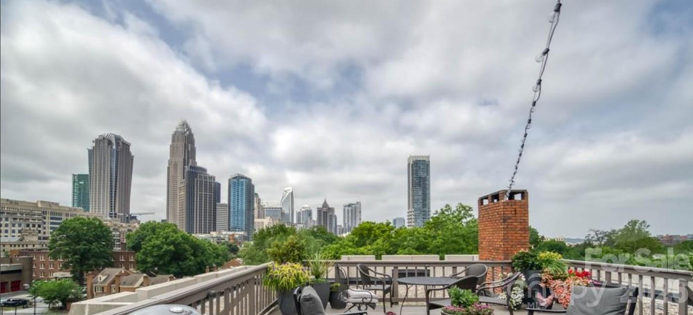 301 W 10th Street W Unit: 206