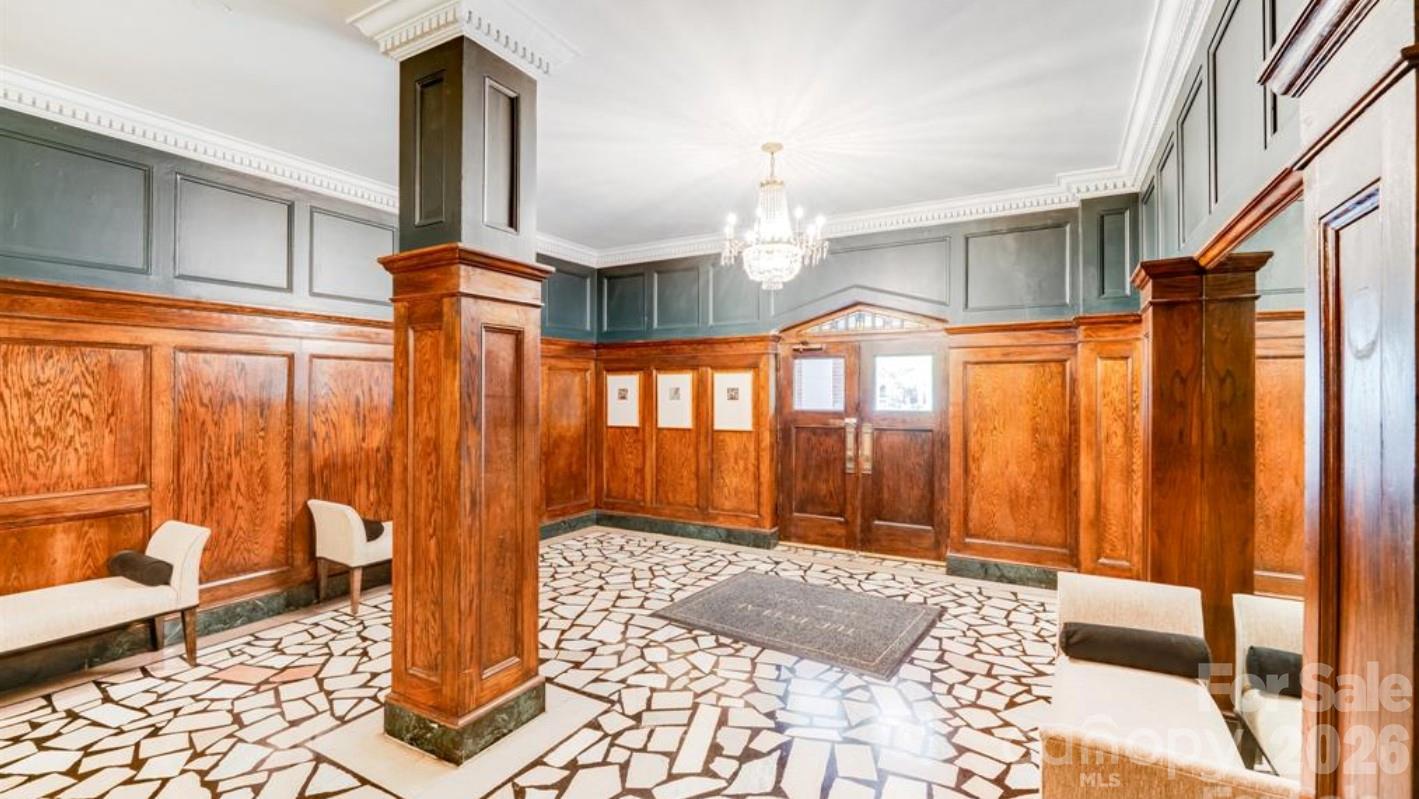 301 W 10th Street W Unit: 206