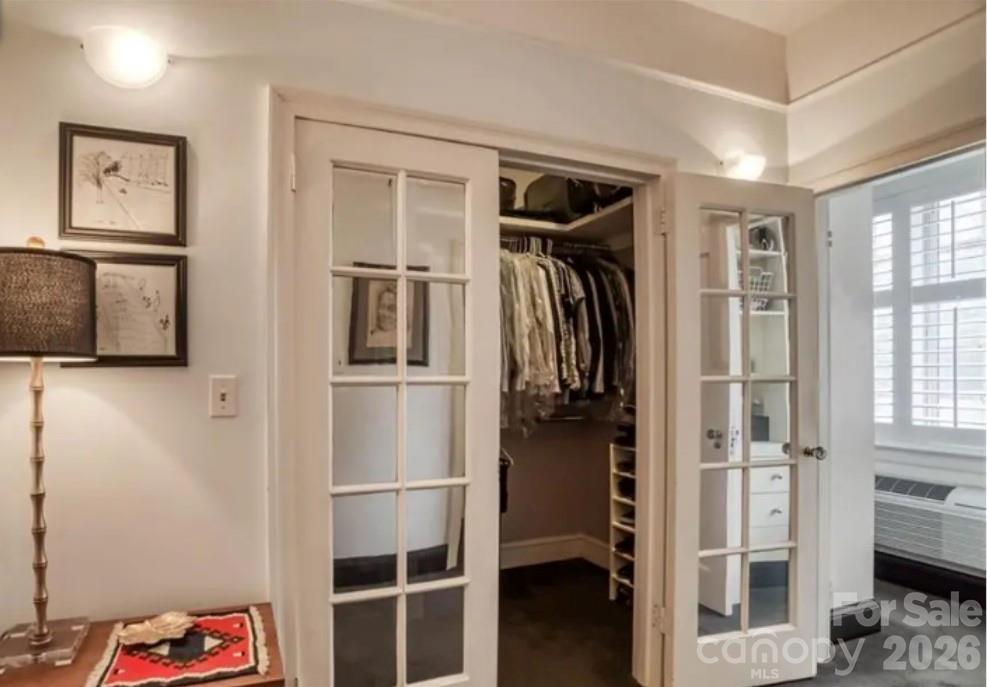 301 W 10th Street W Unit: 206