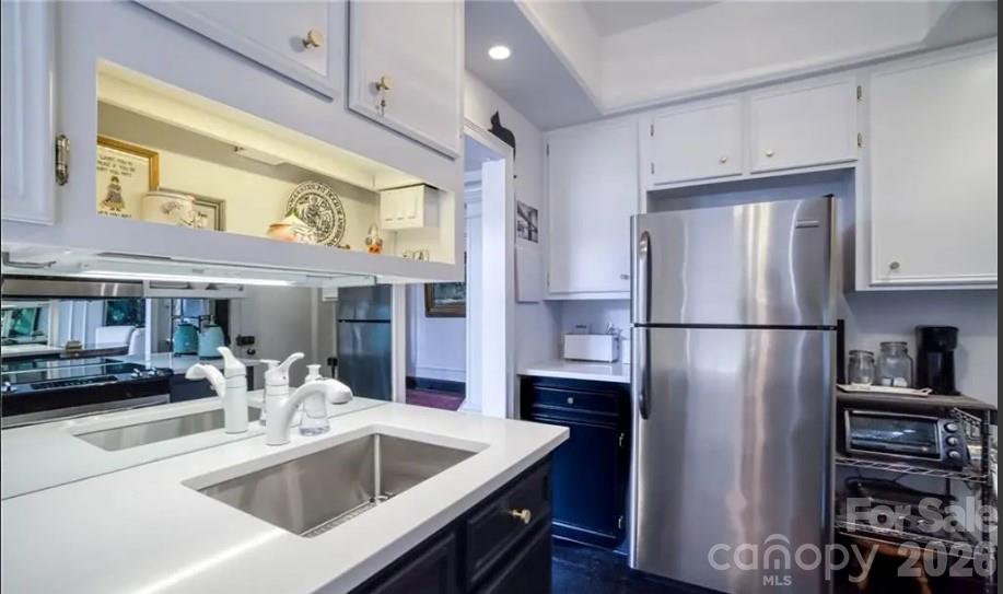 301 W 10th Street W Unit: 206