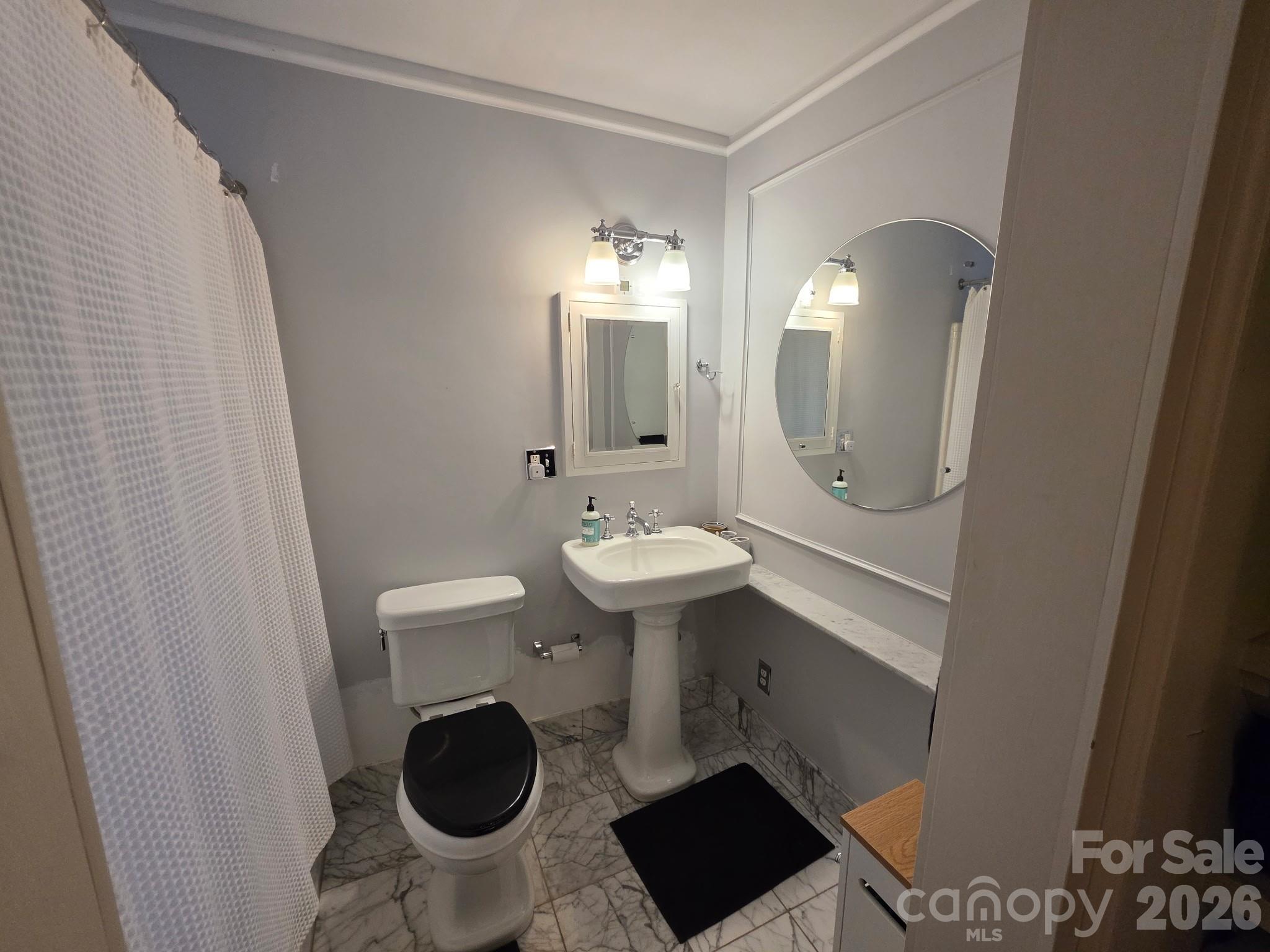 301 W 10th Street W Unit: 206