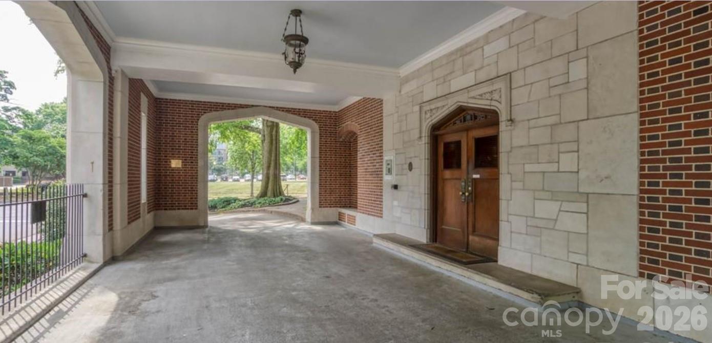 301 W 10th Street W Unit: 206