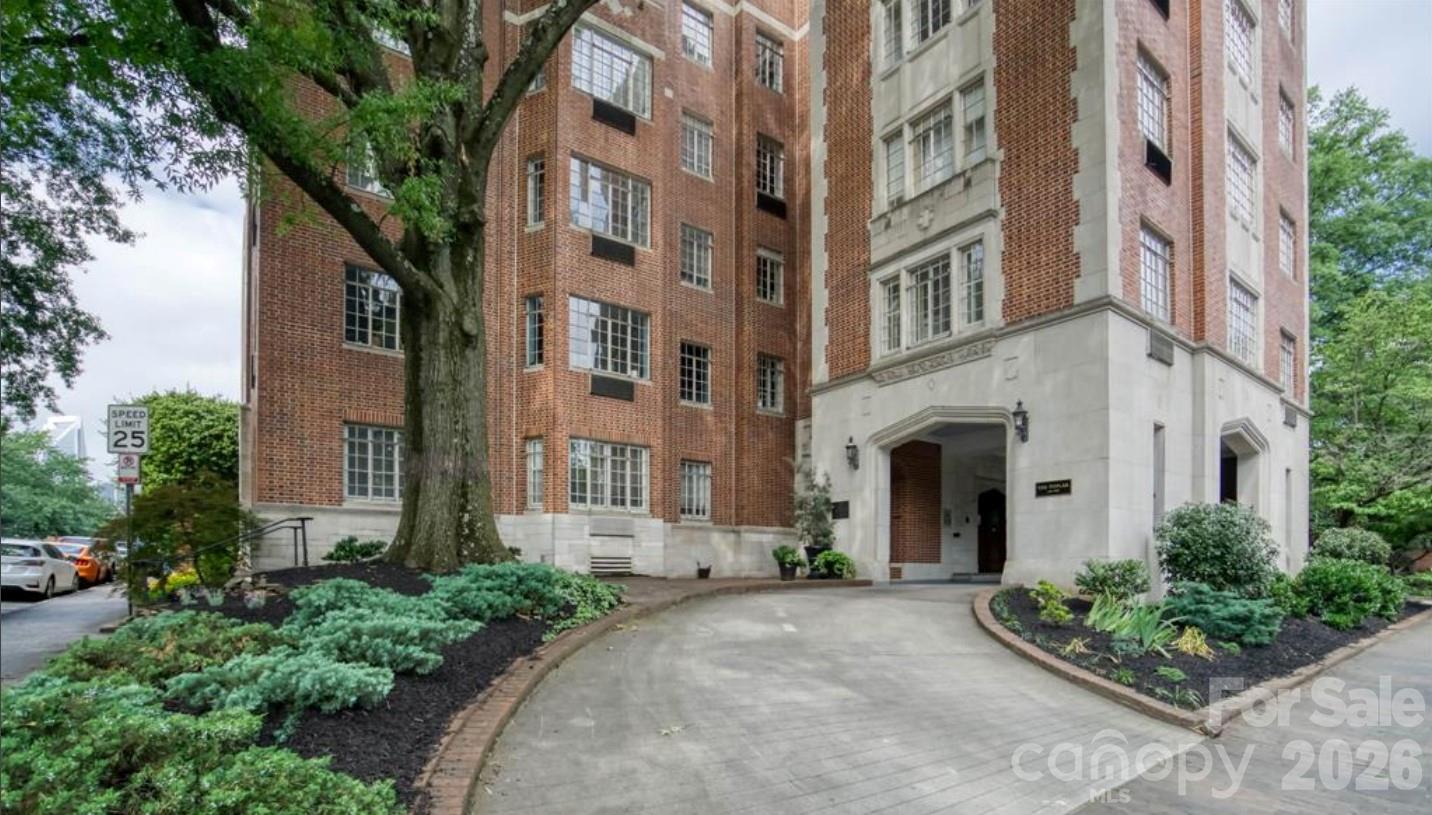 301 W 10th Street W Unit: 206