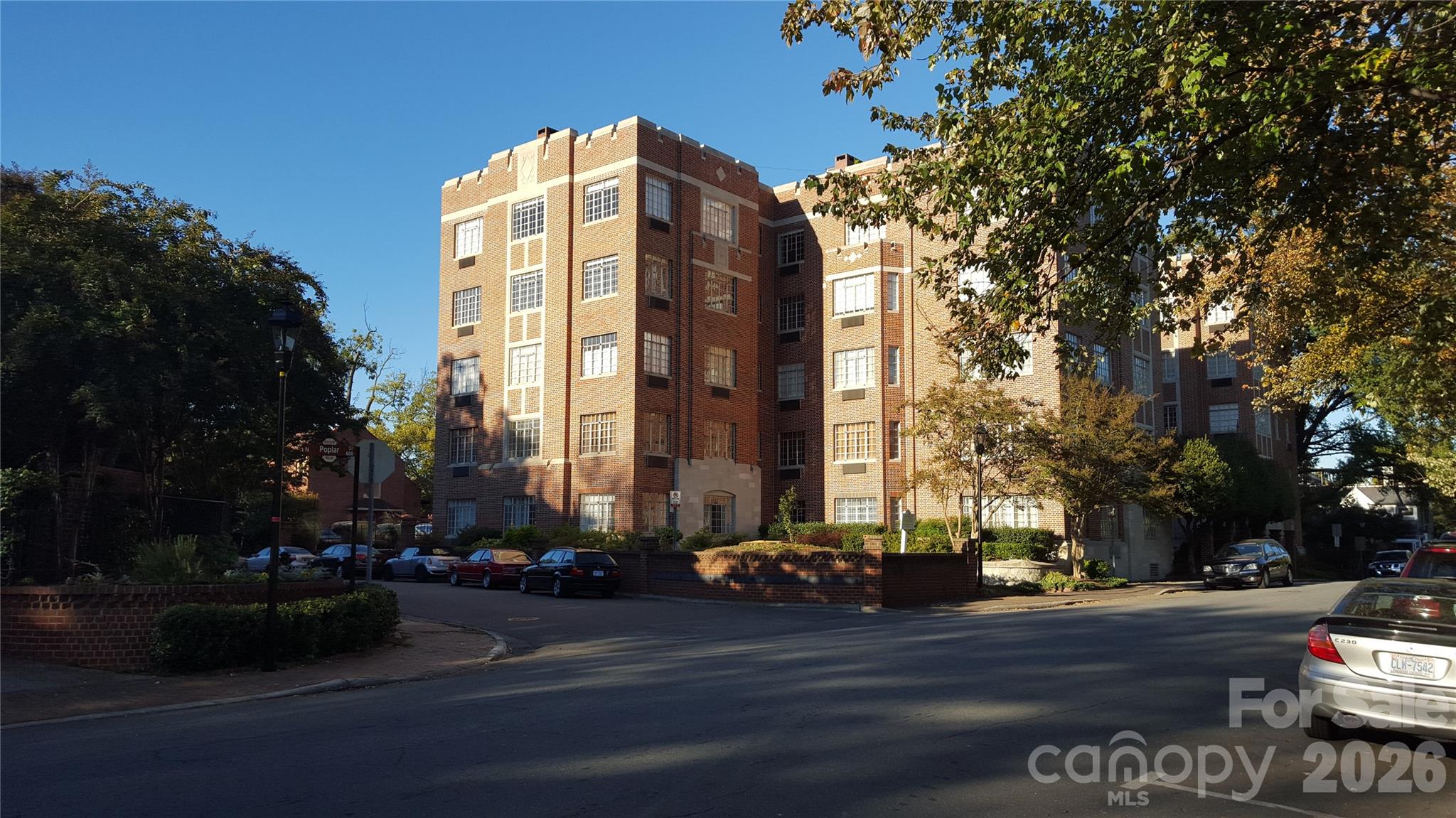 301 W 10th Street W Unit: 206