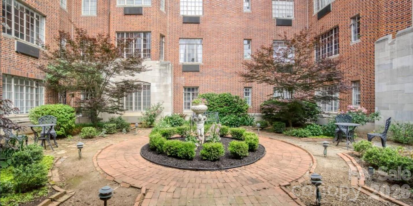 301 W 10th Street W Unit: 206