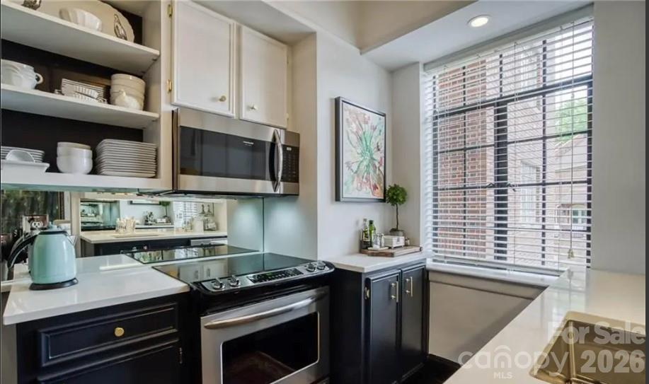 301 W 10th Street W Unit: 206