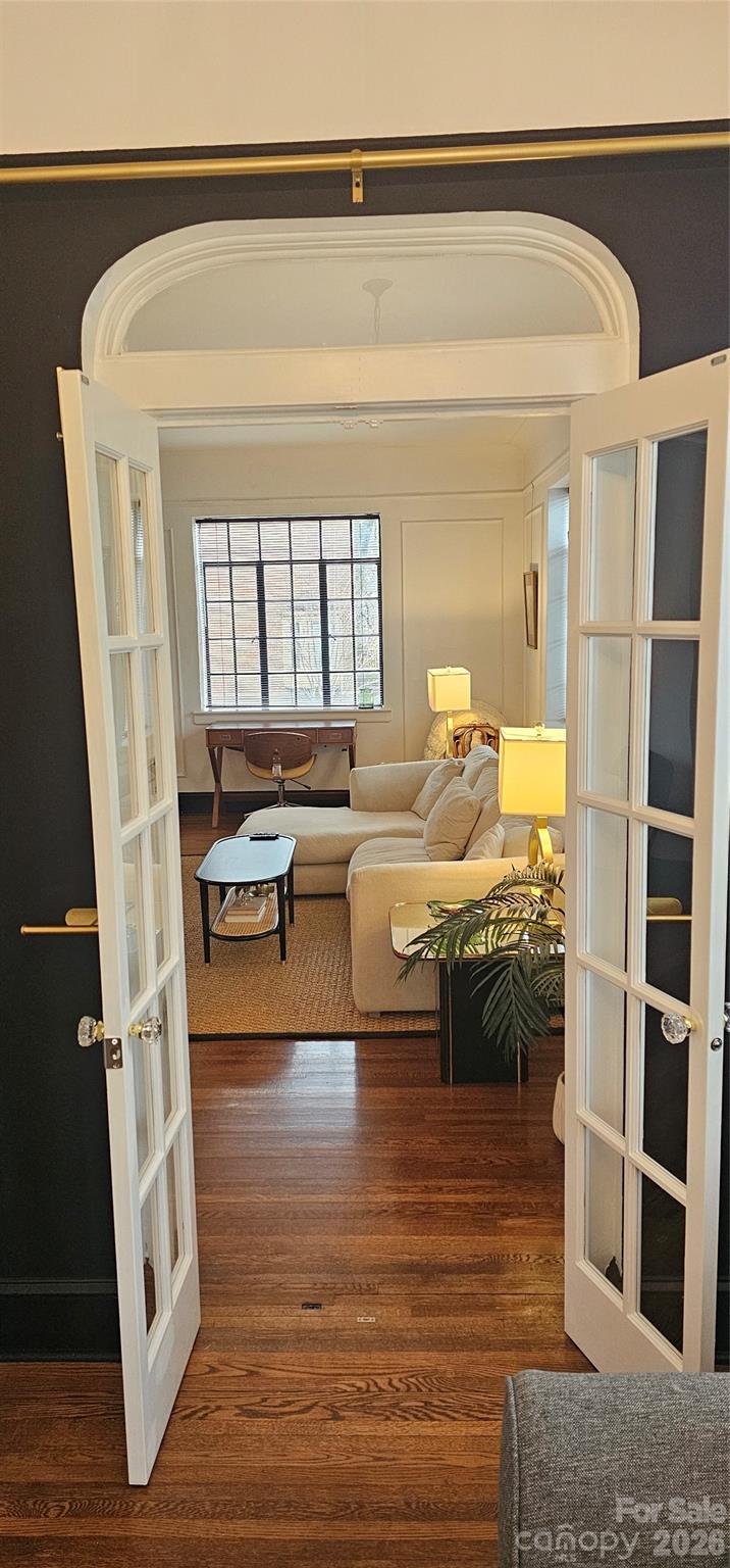301 W 10th Street W Unit: 206