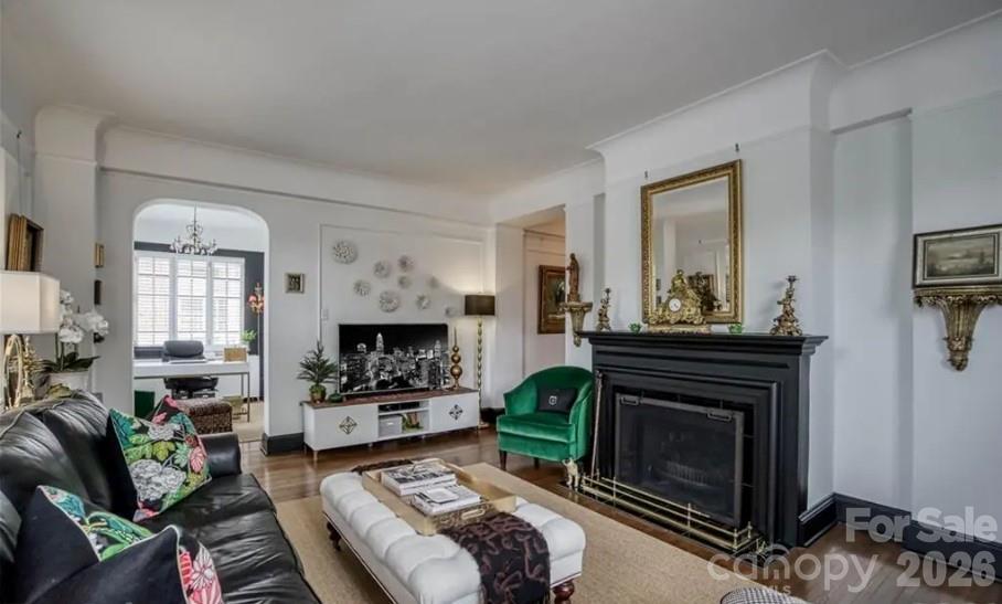 301 W 10th Street W Unit: 206