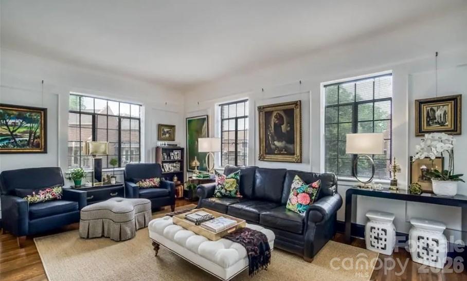 301 W 10th Street W Unit: 206