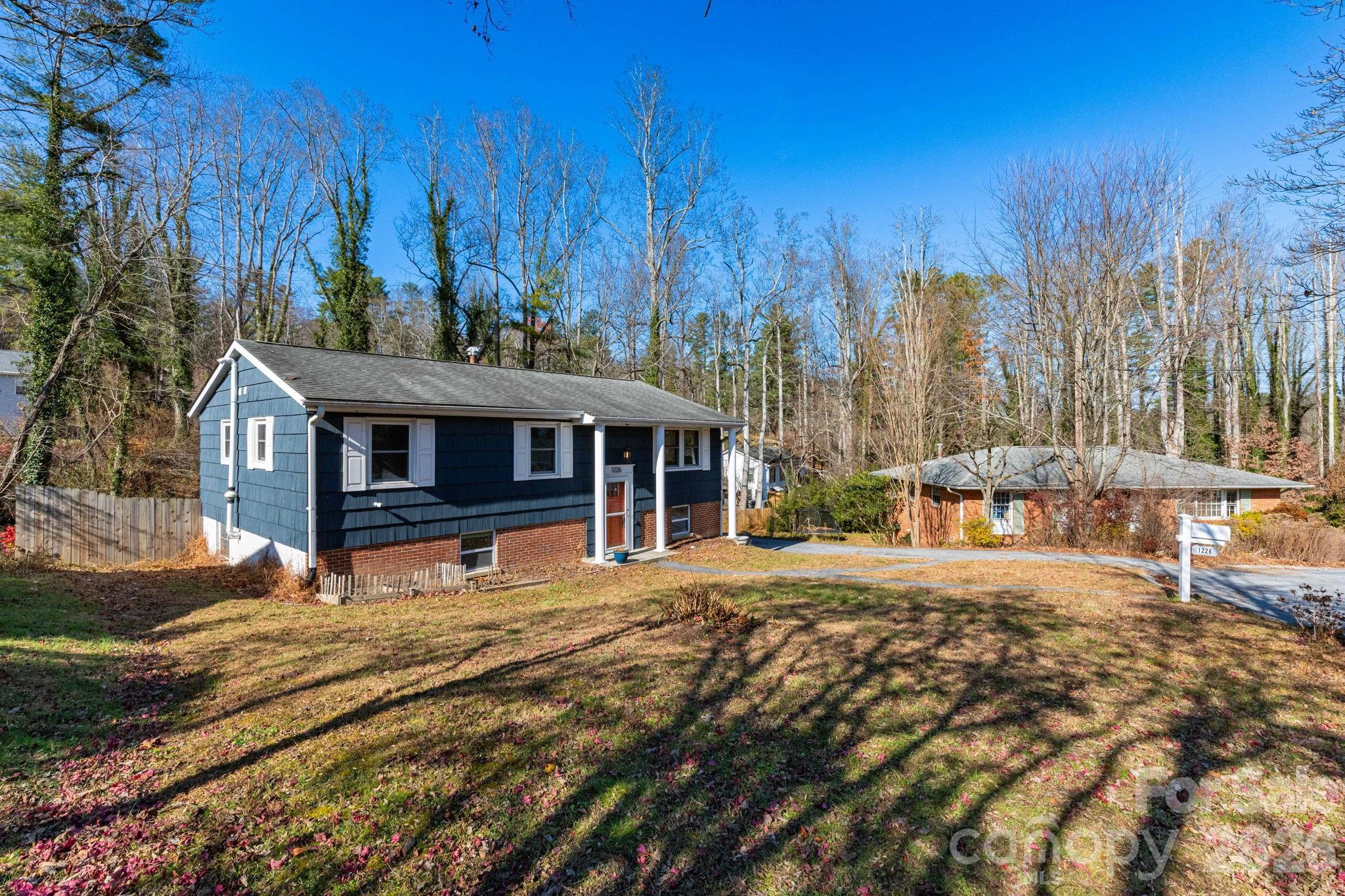 1226 Pinebrook Circle