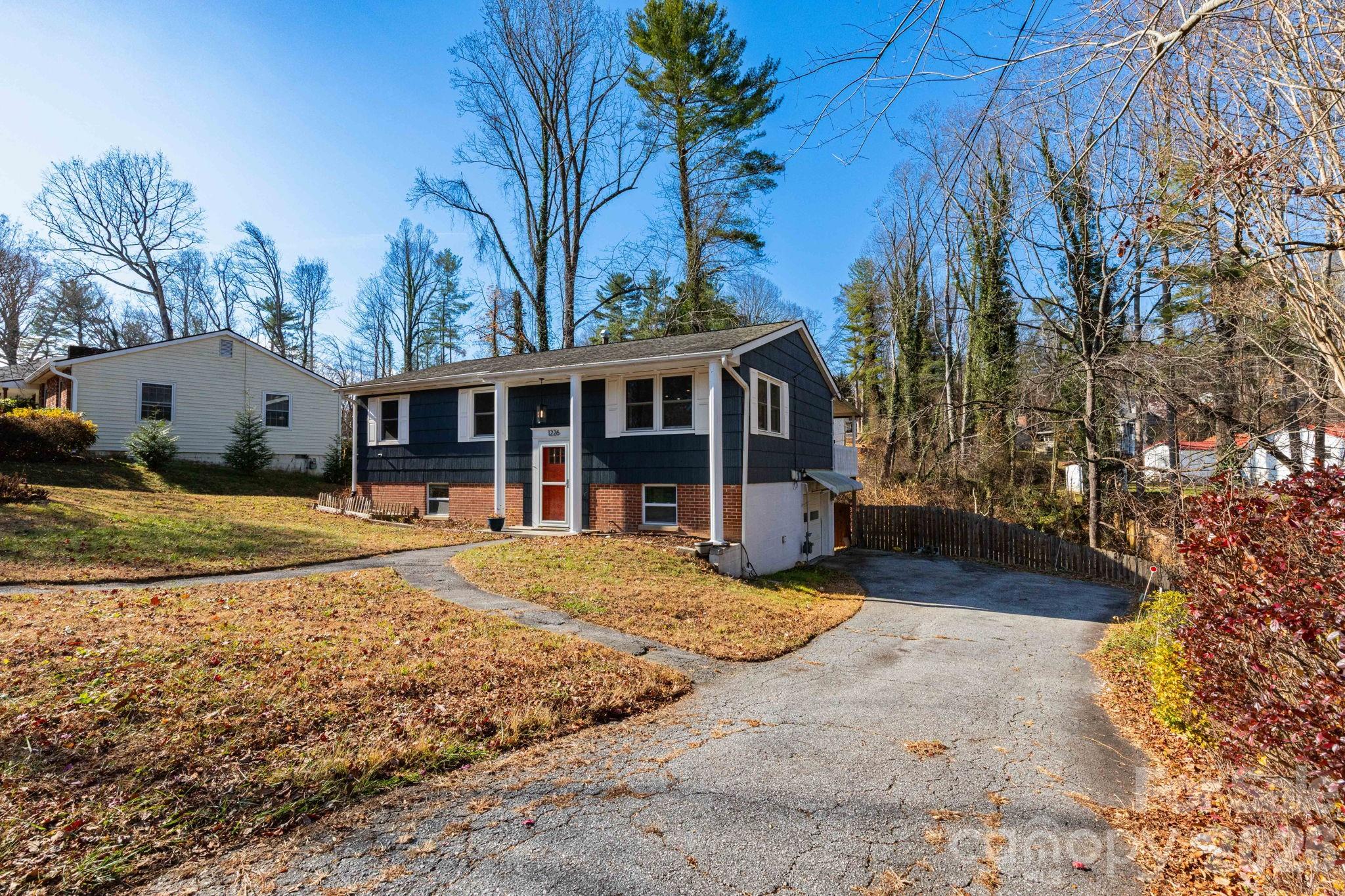 1226 Pinebrook Circle