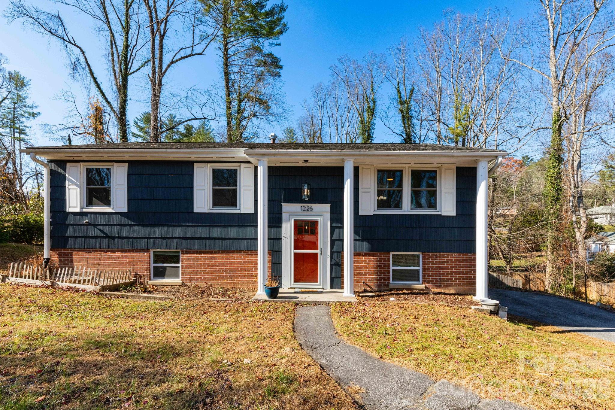 1226 Pinebrook Circle