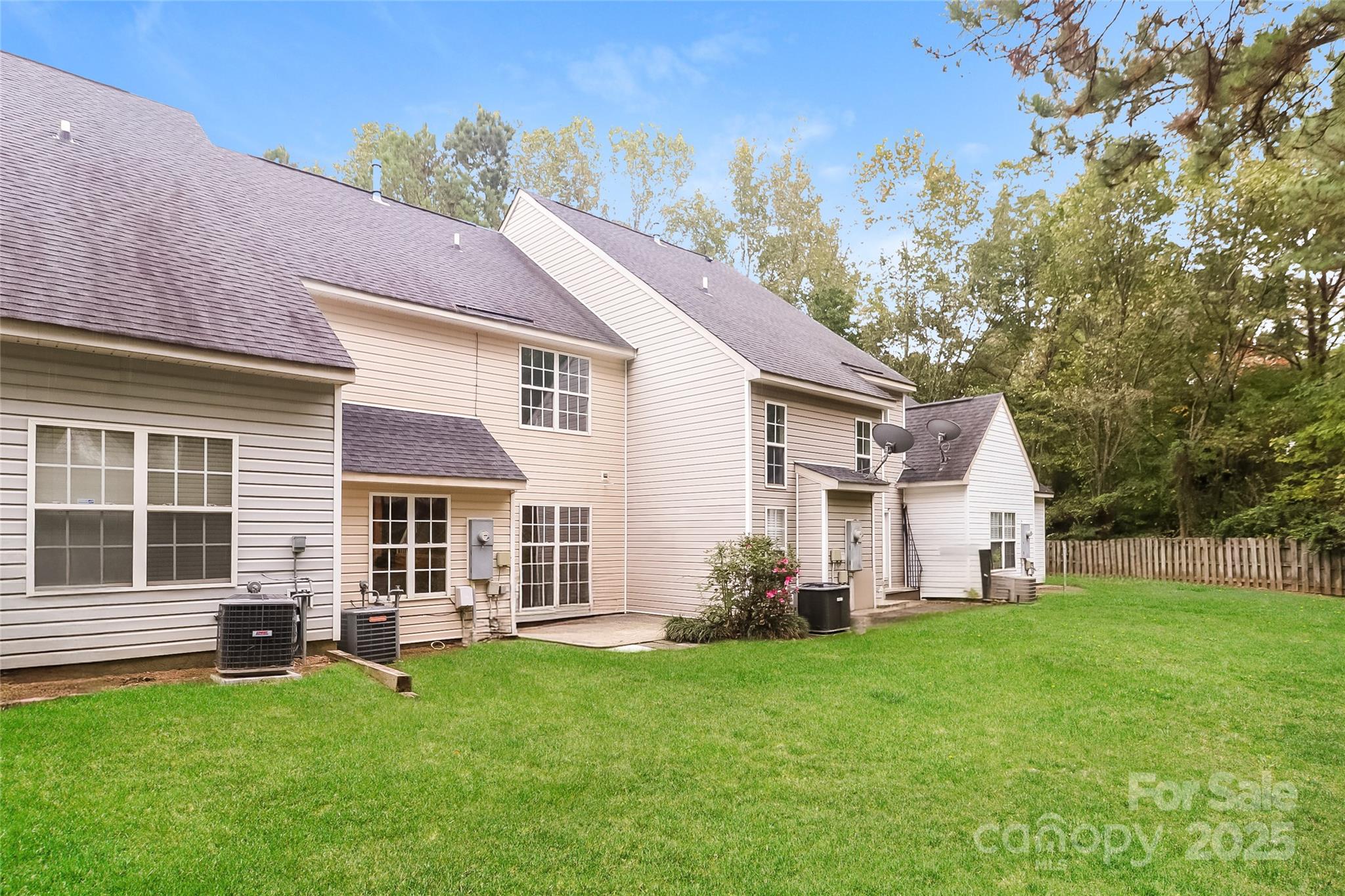 10007 University Park Lane