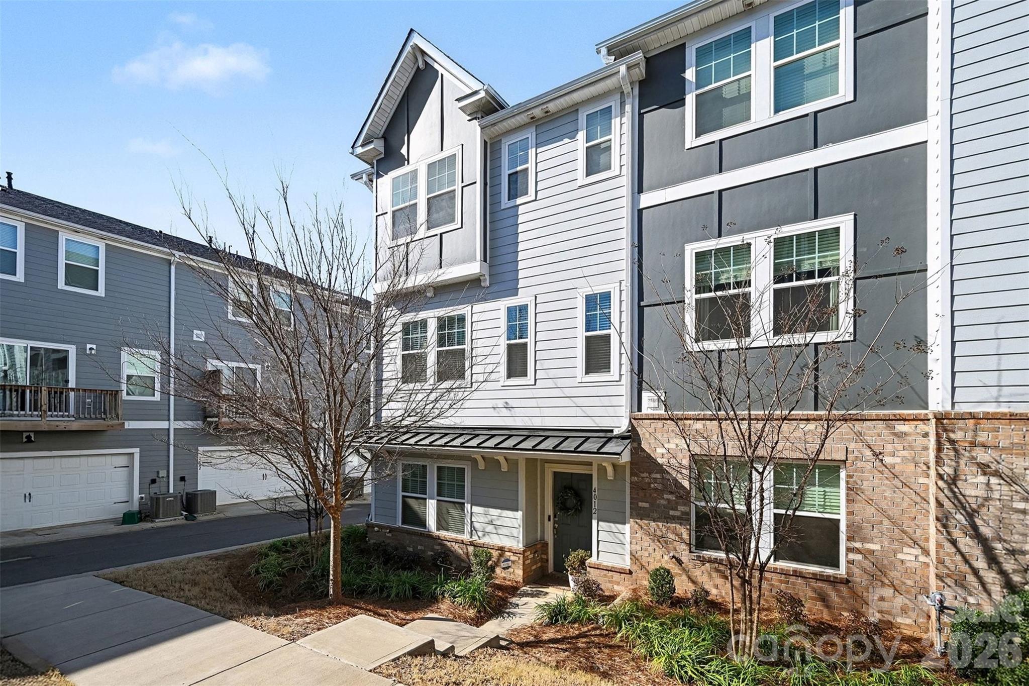 4012 Yucca Alley