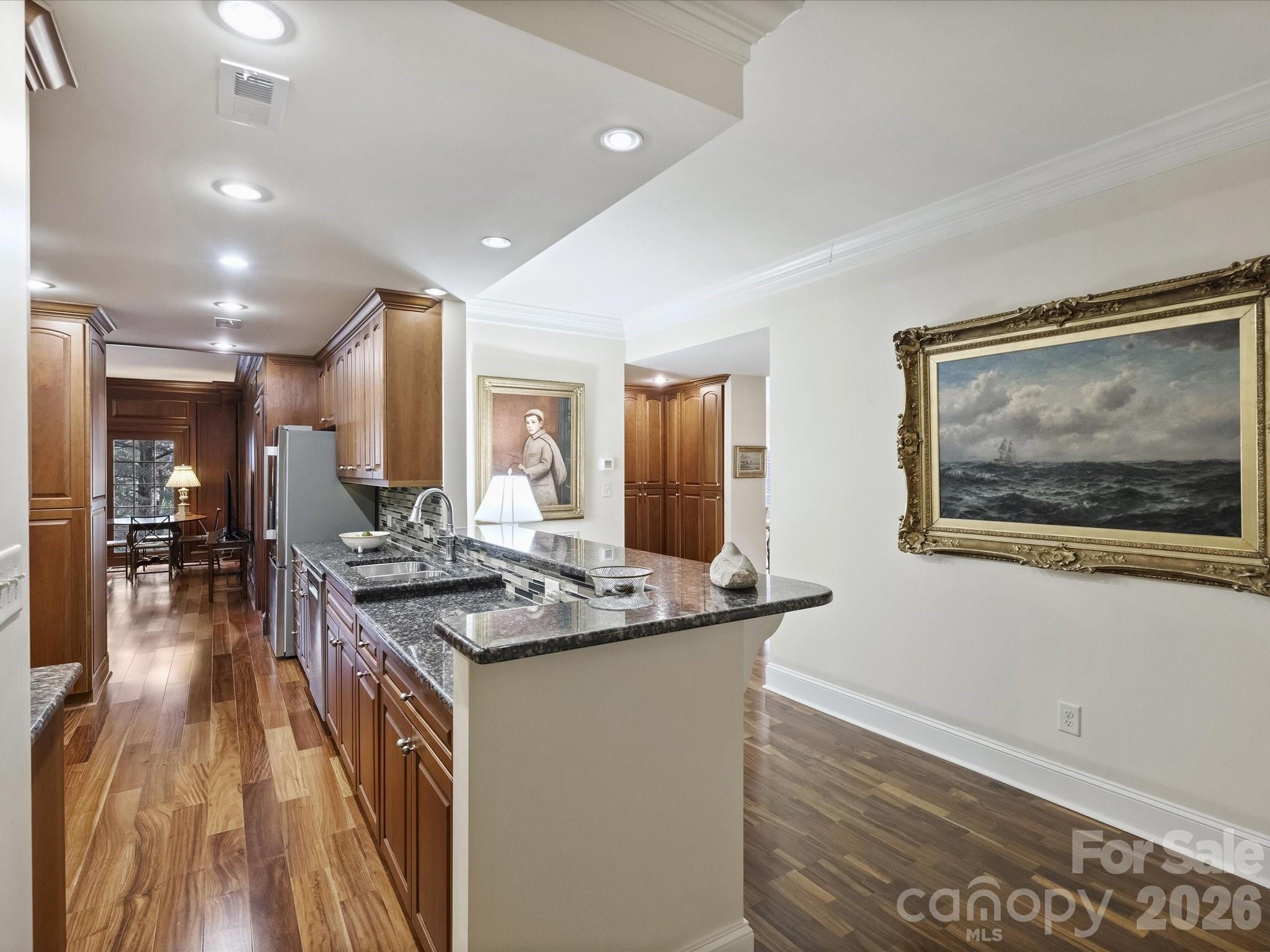 2445 Selwyn Avenue Unit: 202