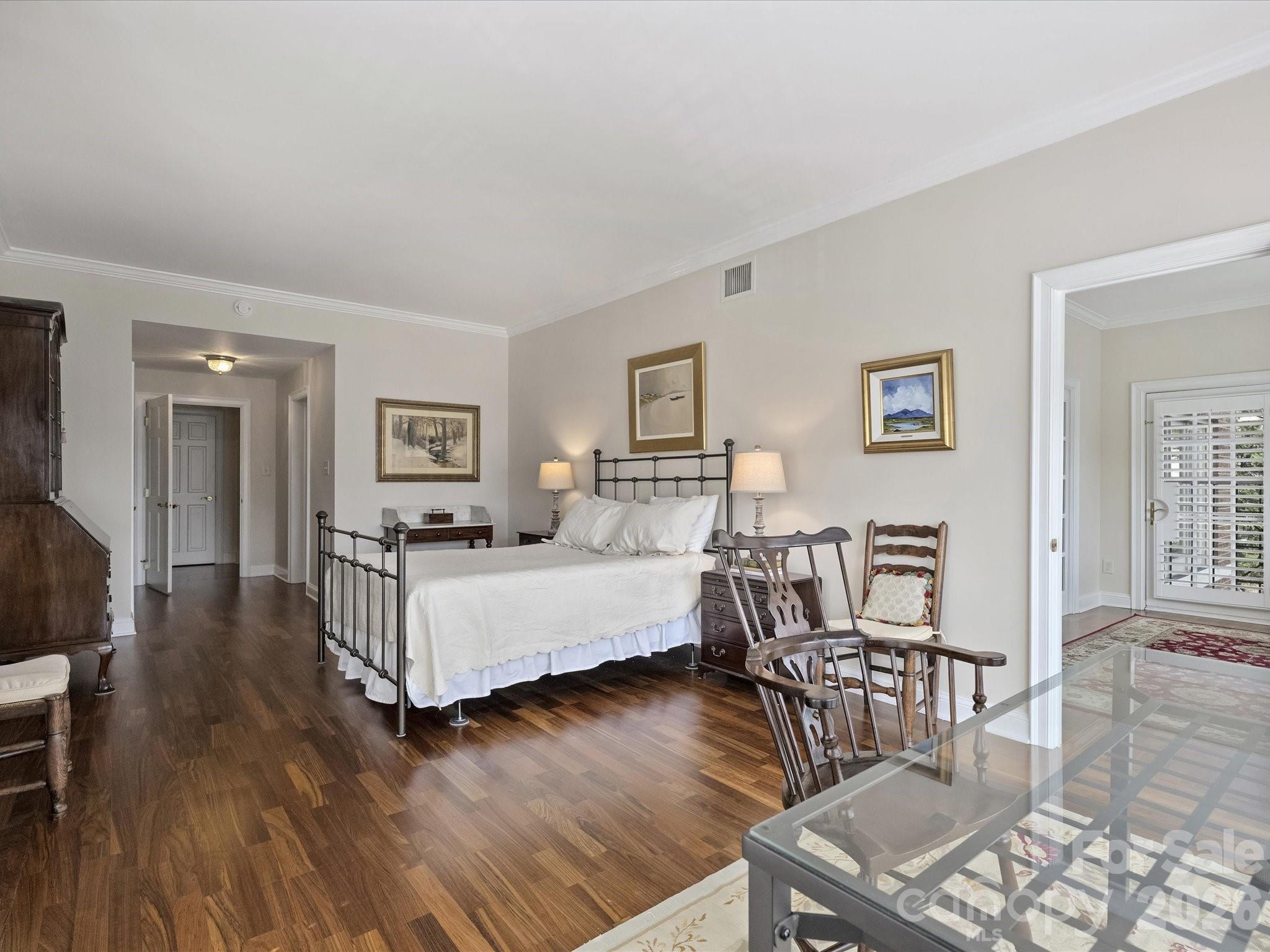 2445 Selwyn Avenue Unit: 202