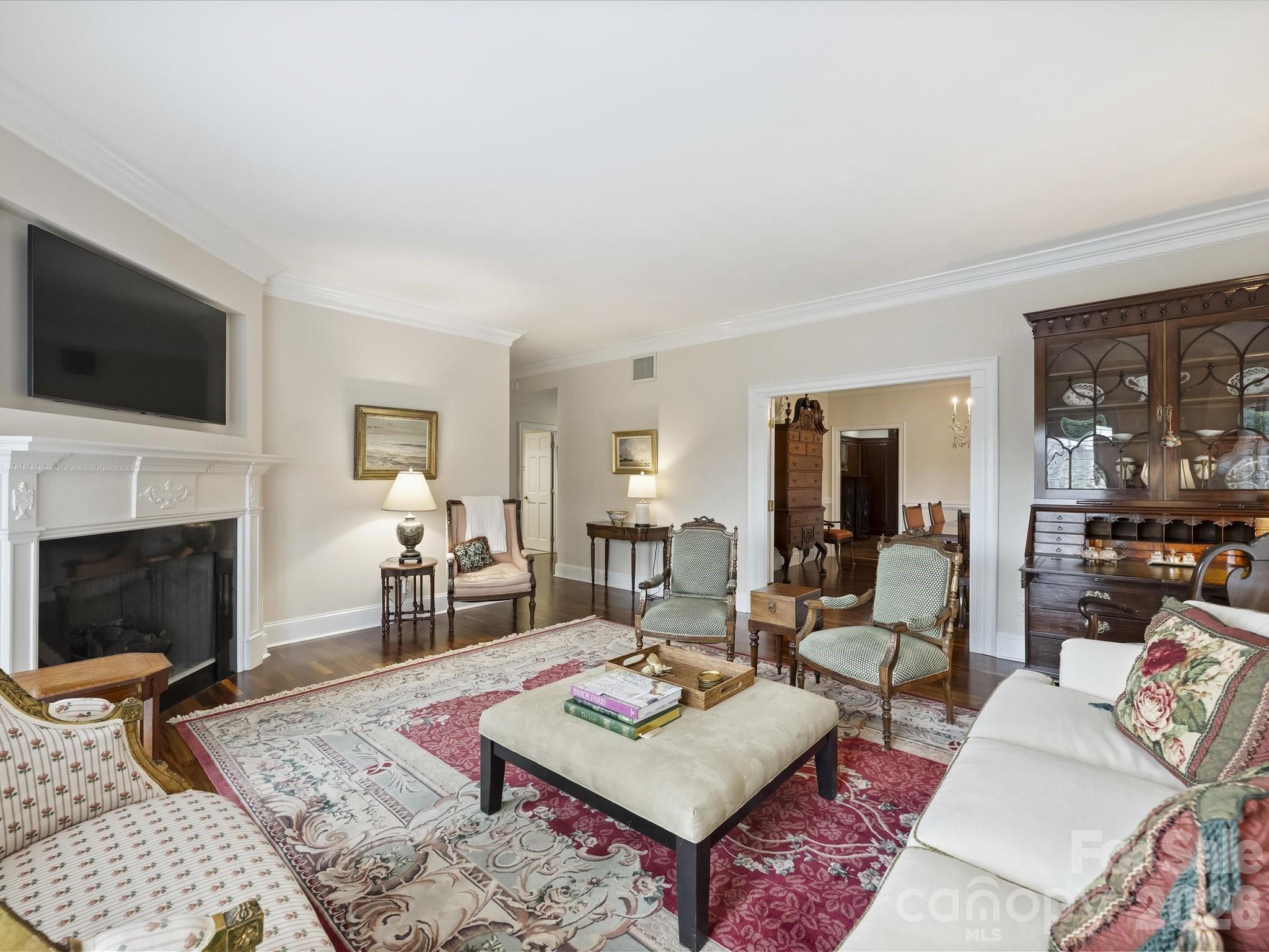 2445 Selwyn Avenue Unit: 202