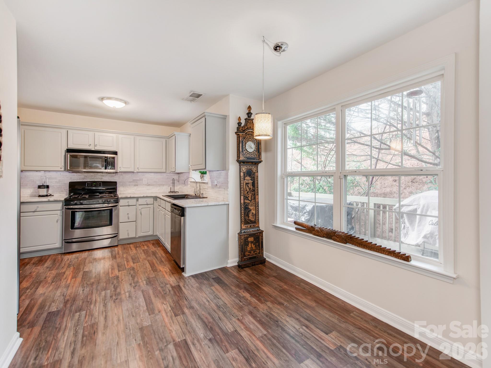 14204 Queens Carriage Place