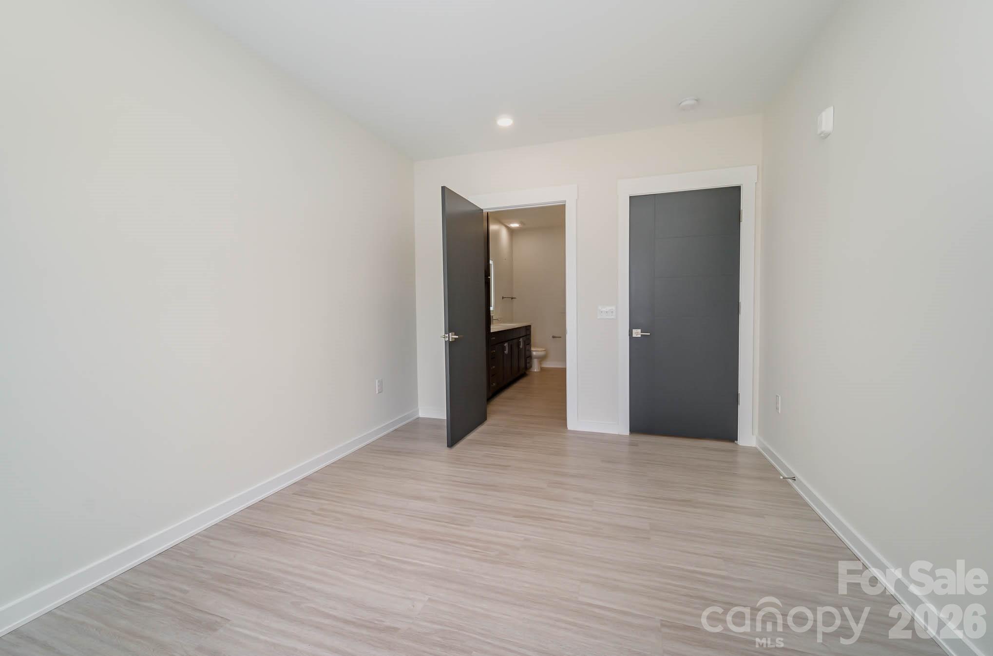 3630 N Davidson Street Unit: 3302