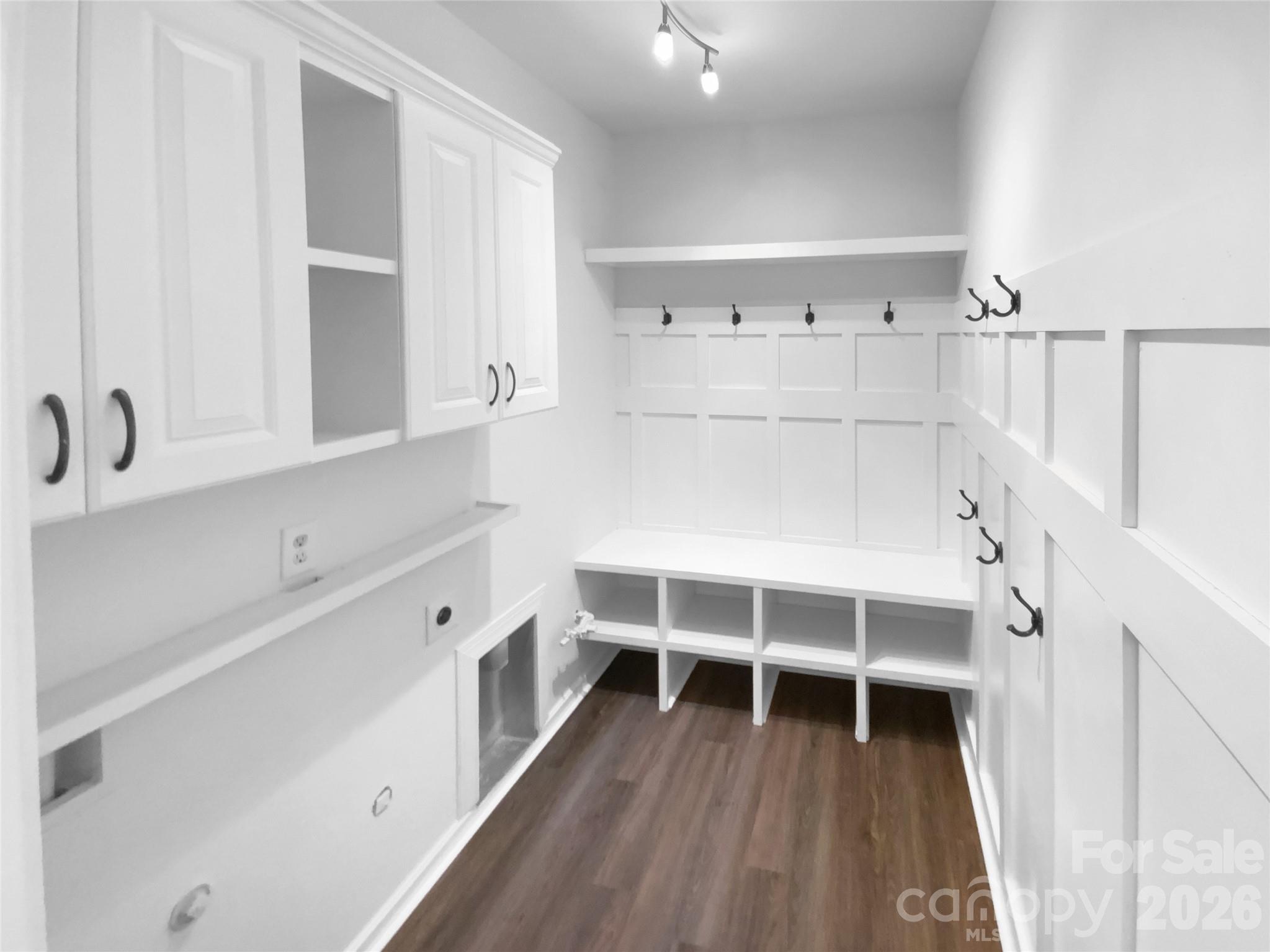 9676 Ravenscroft Lane NW