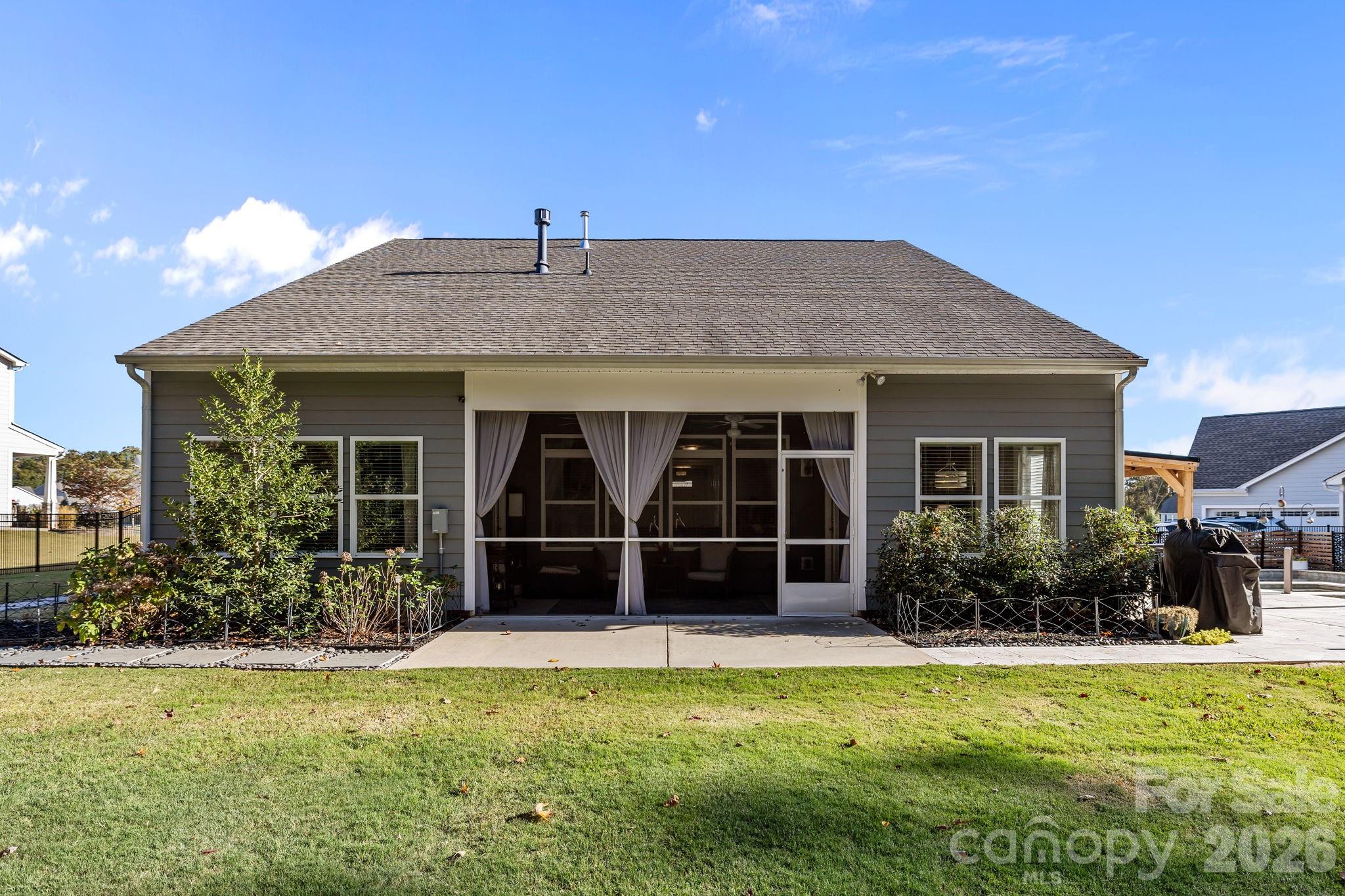 1512 Trevino Way