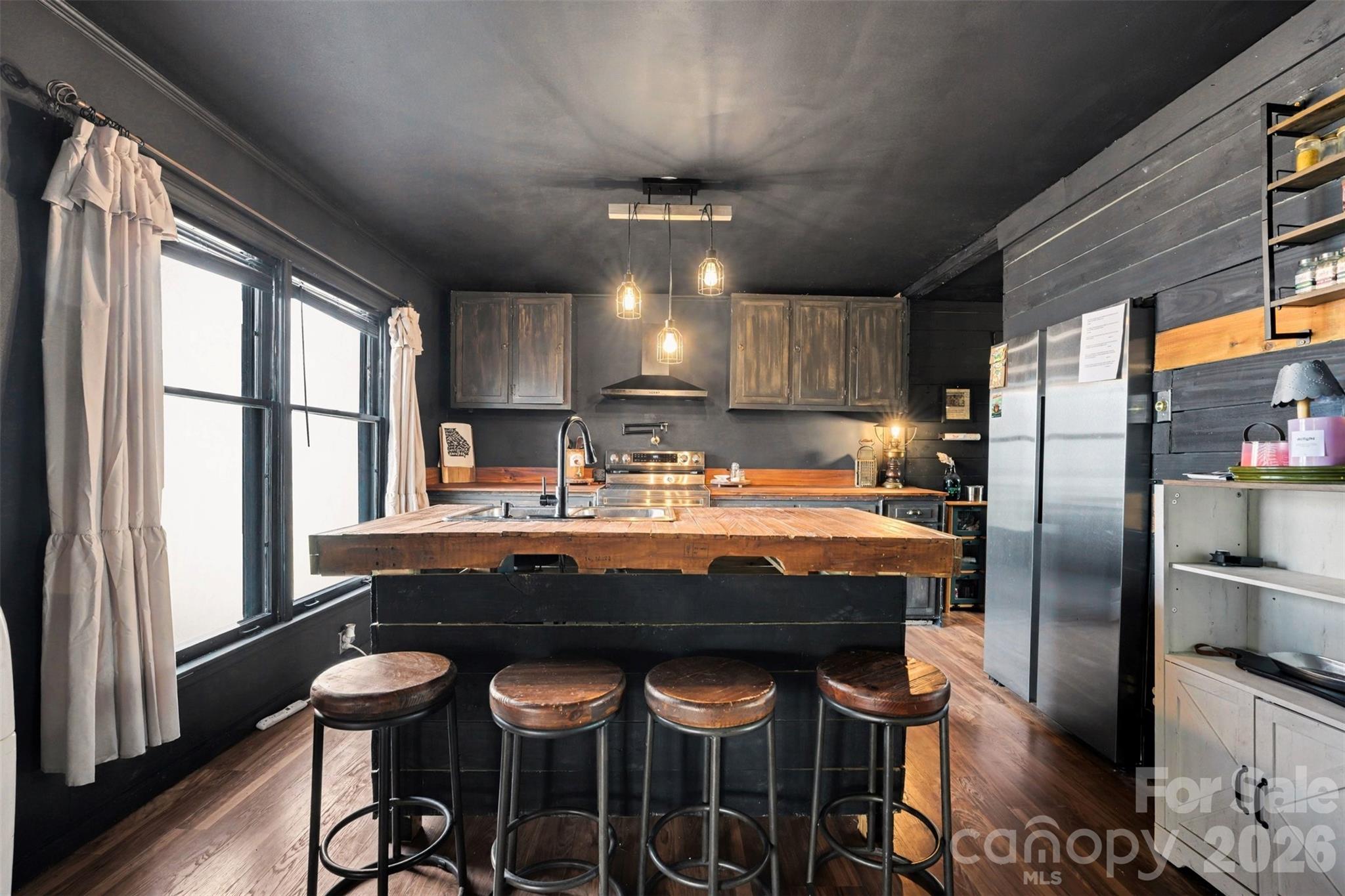 5475 Pine Ridge Drive