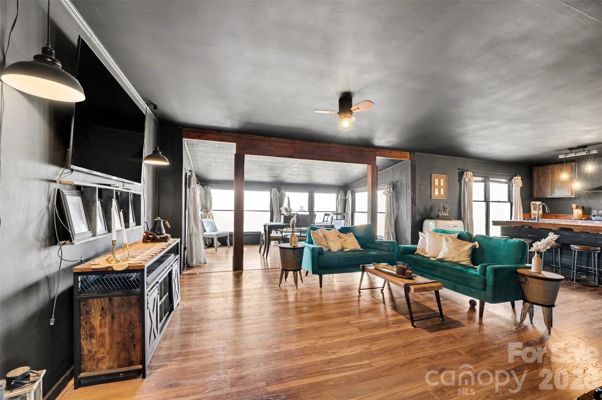 5475 Pine Ridge Drive