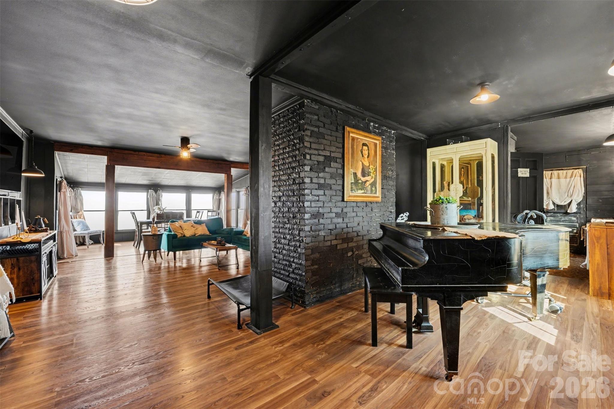 5475 Pine Ridge Drive