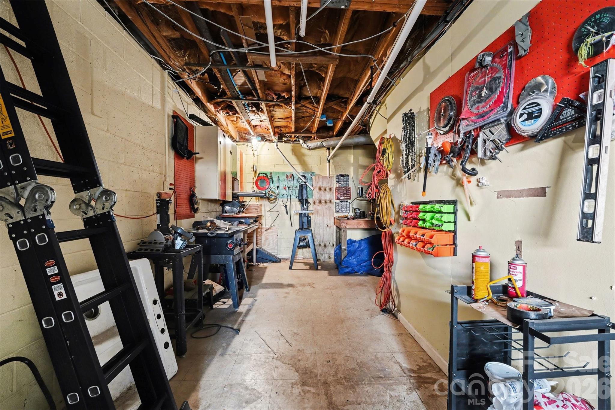 5475 Pine Ridge Drive