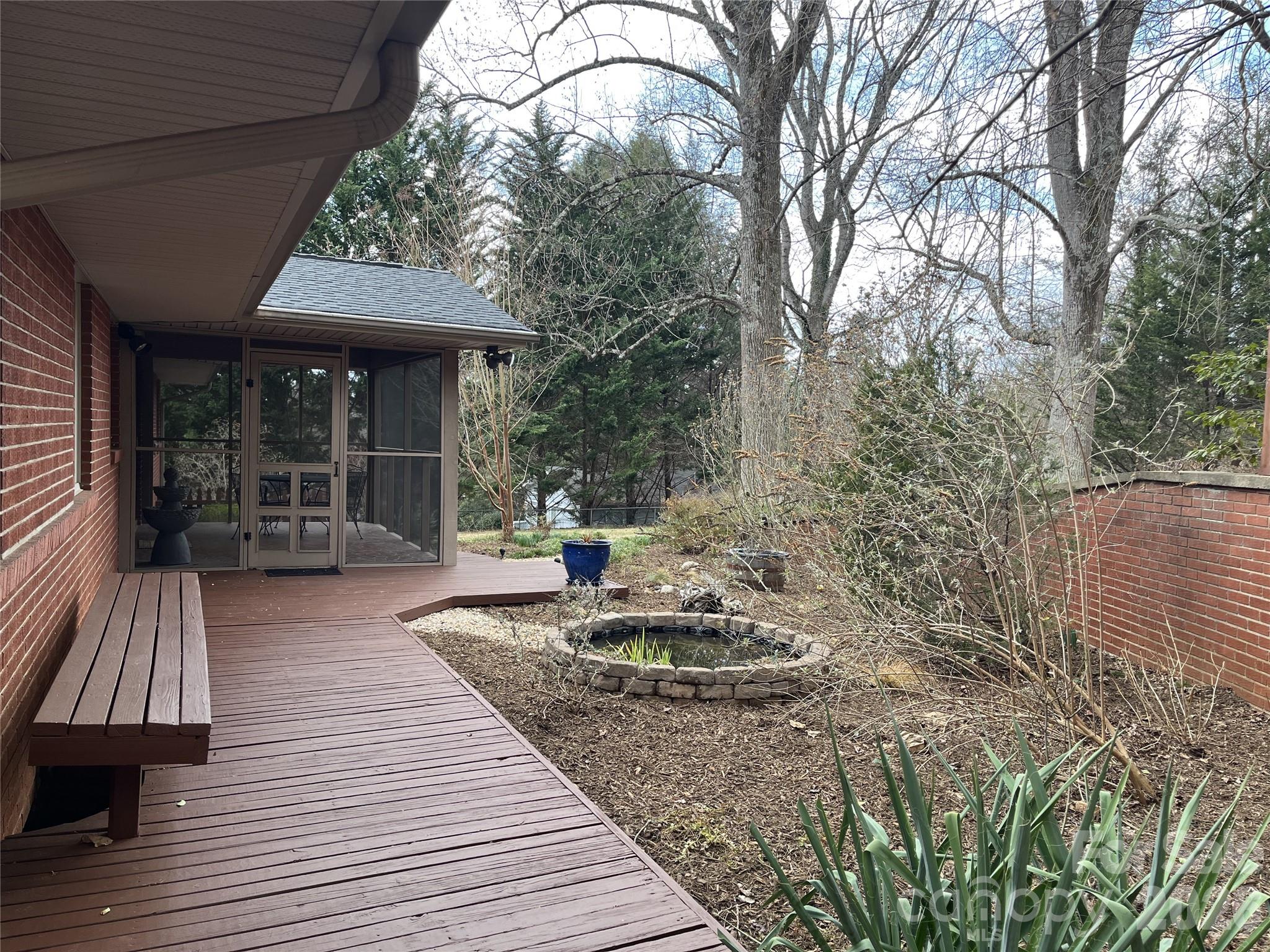 8 N Oak Forest Drive