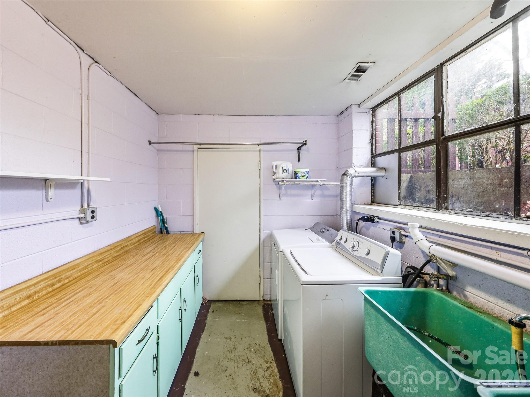 8 N Oak Forest Drive