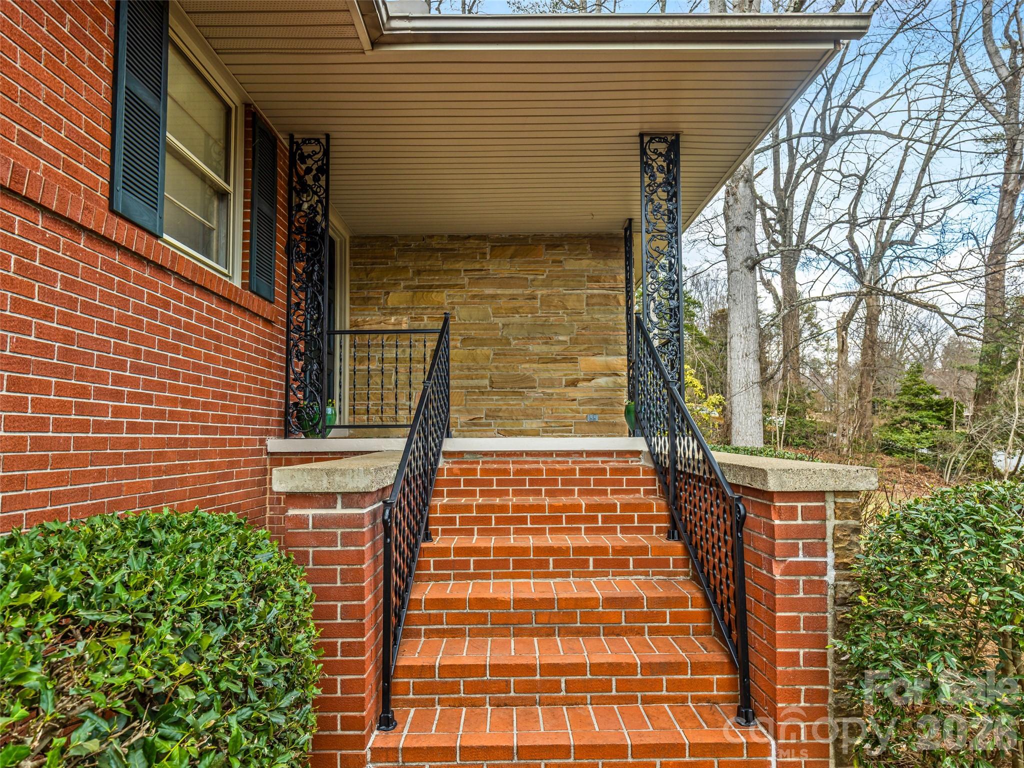 8 N Oak Forest Drive