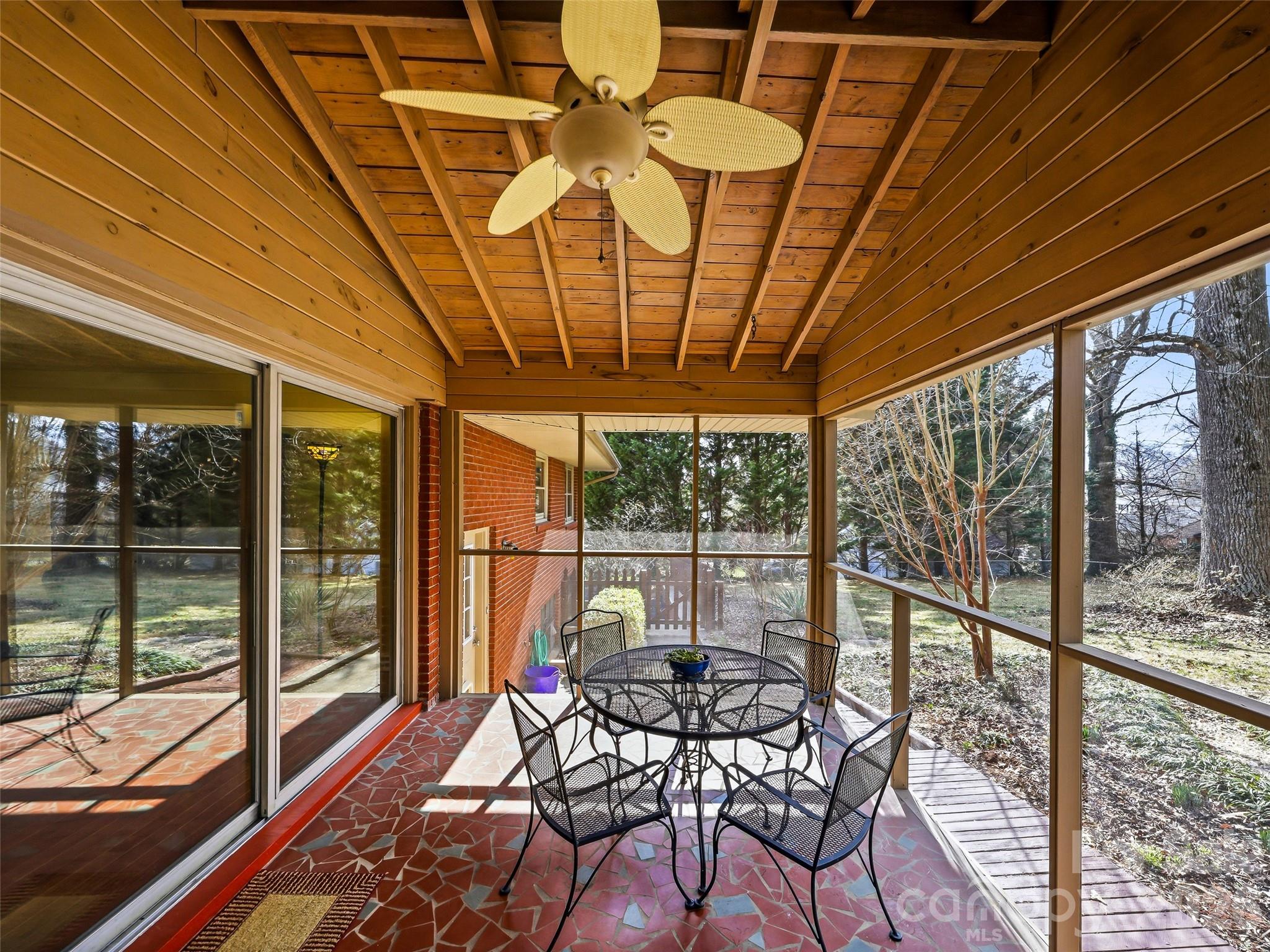 8 N Oak Forest Drive